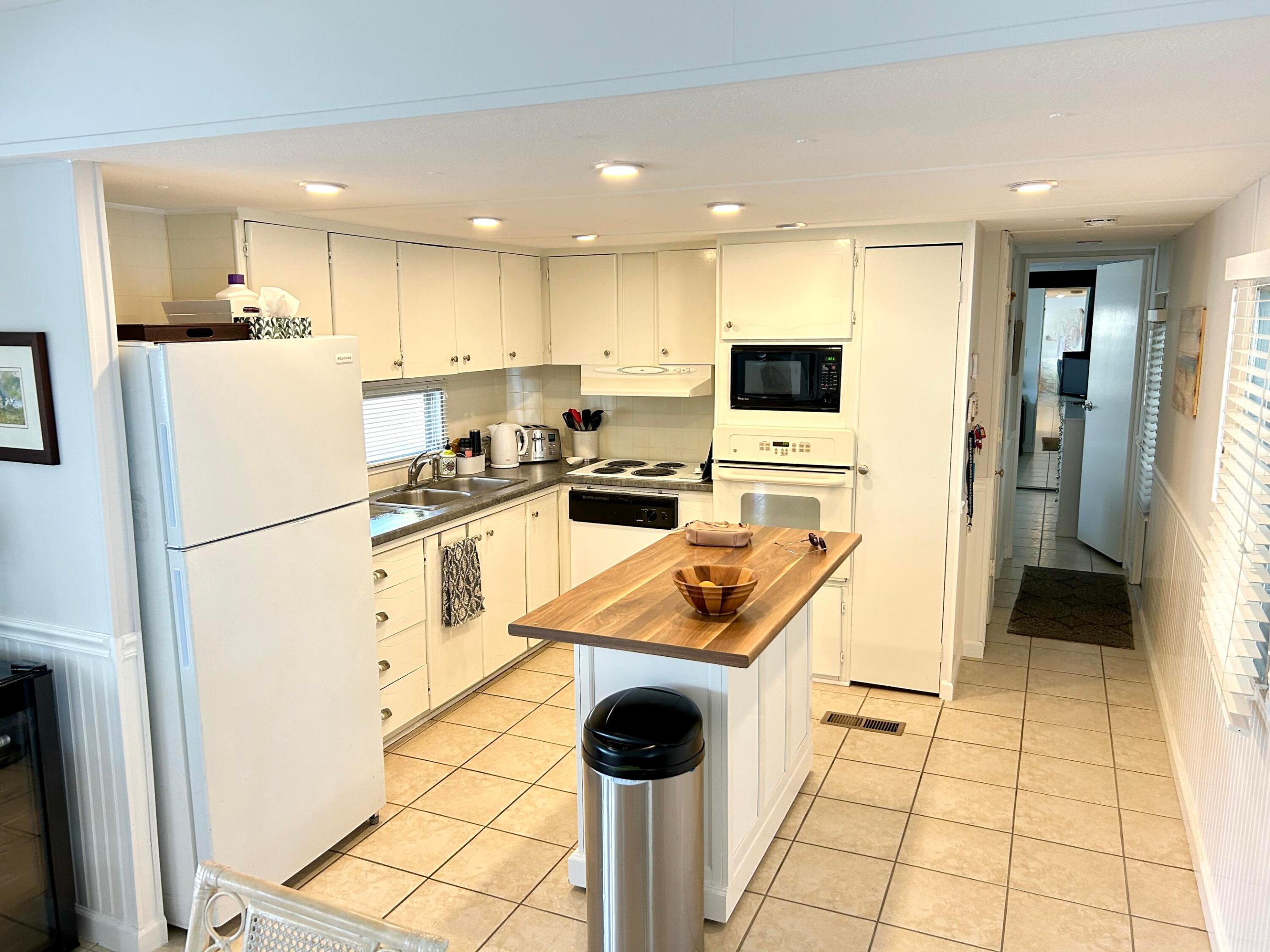 312 Hibiscus Drive Property Photo 21