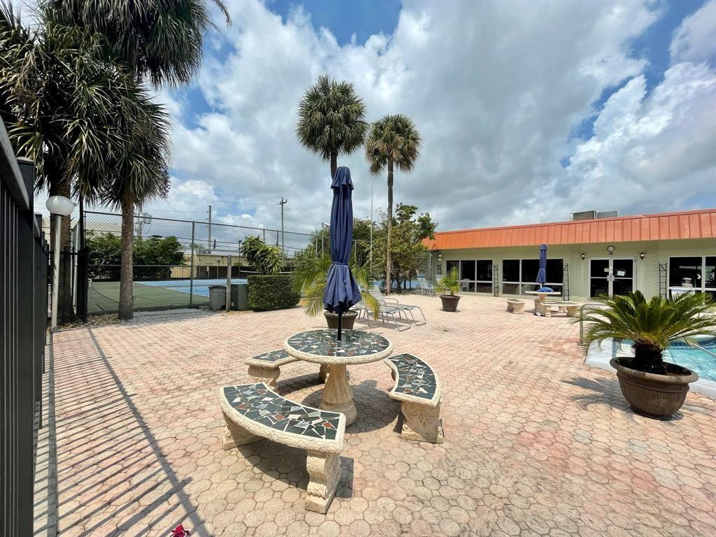 809 W Oakland Park Boulevard J12 Property Photo 17