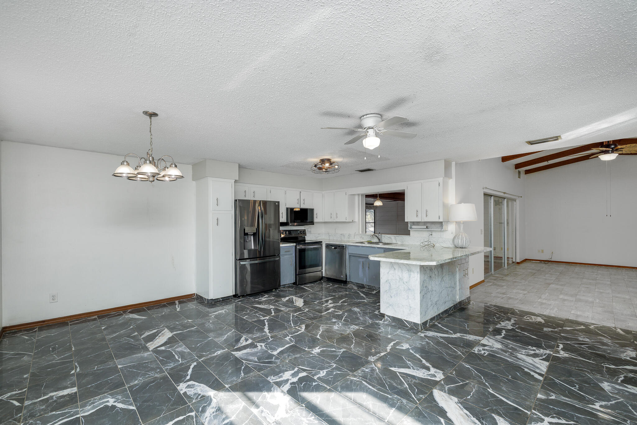 4262 S Centennial Avenue Property Photo 8