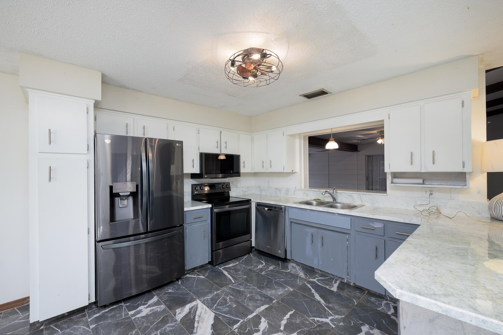 4262 S Centennial Avenue Property Photo 11