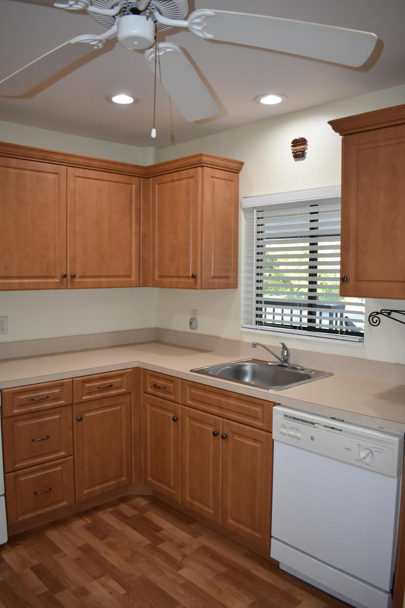3374 Perimeter Drive Property Photo 8