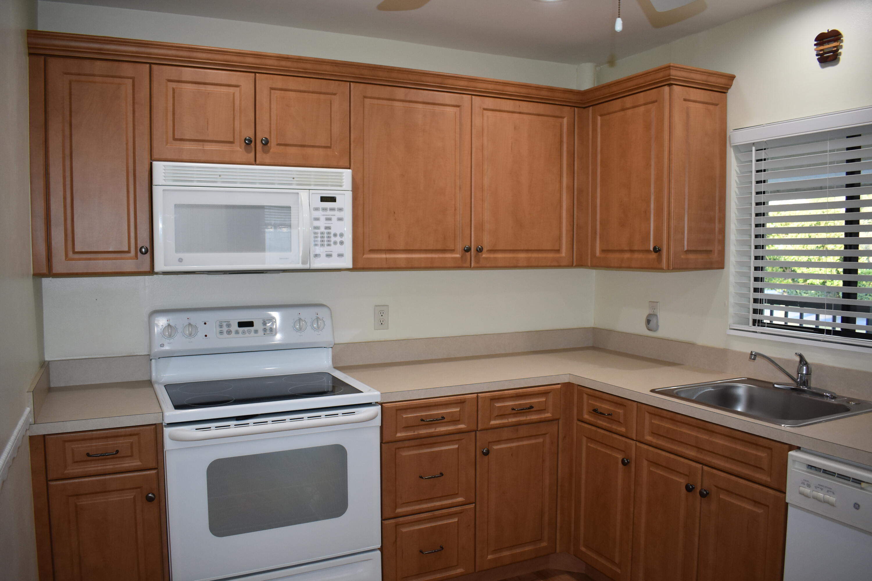 3374 Perimeter Drive Property Photo 9