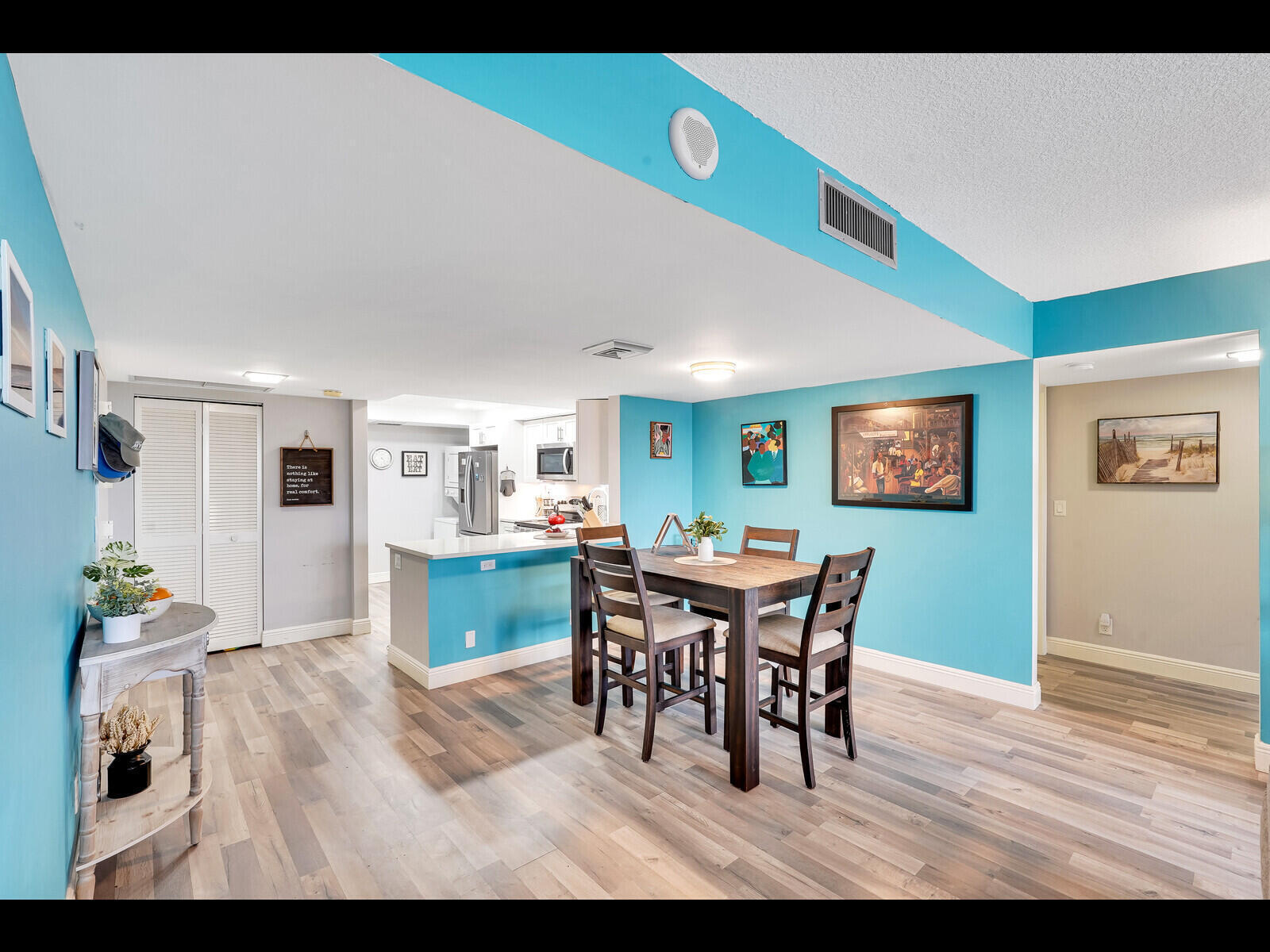 2400 Presidential Way 401 Property Photo 6