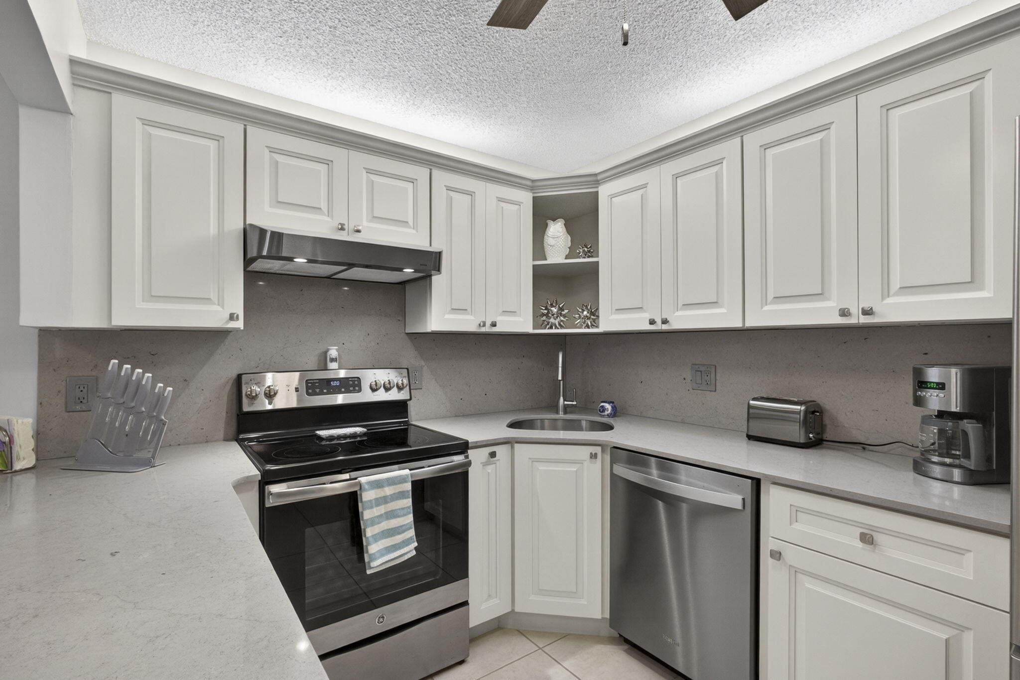 301 Pine Ridge Circle B-2 Property Photo 10