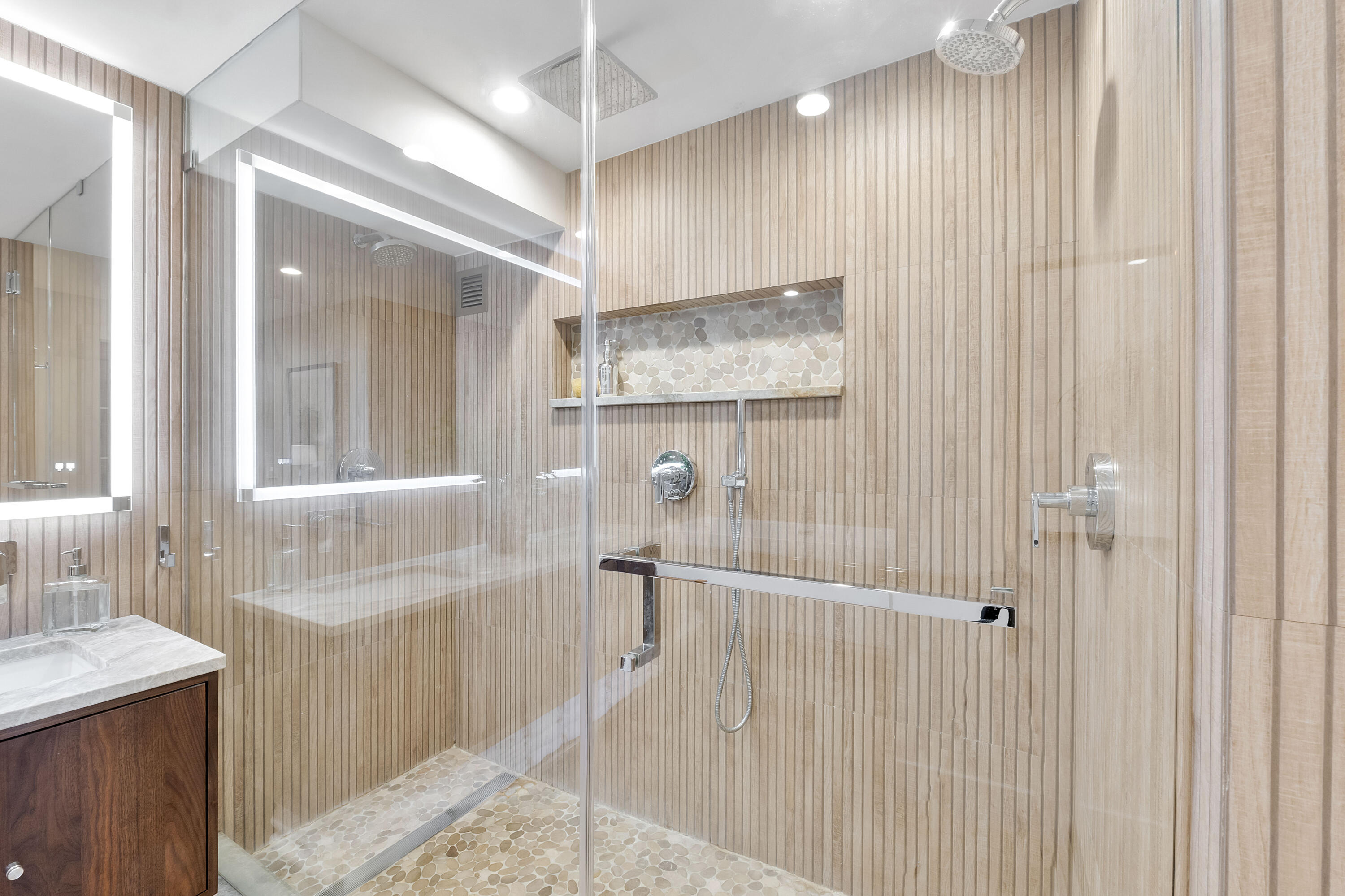 3015 N Ocean Boulevard 19f Property Photo 4