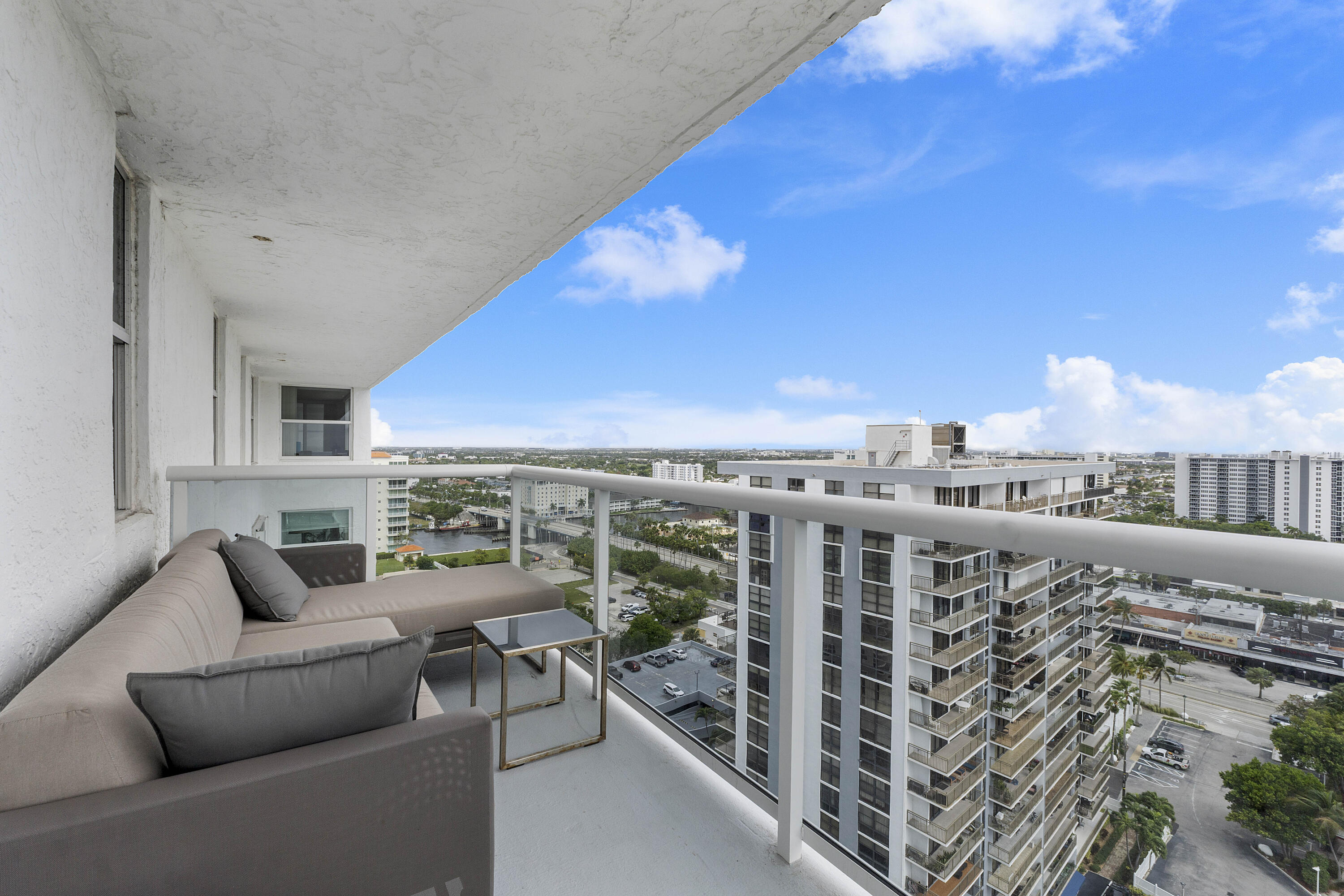 3015 N Ocean Boulevard 19f Property Photo 23