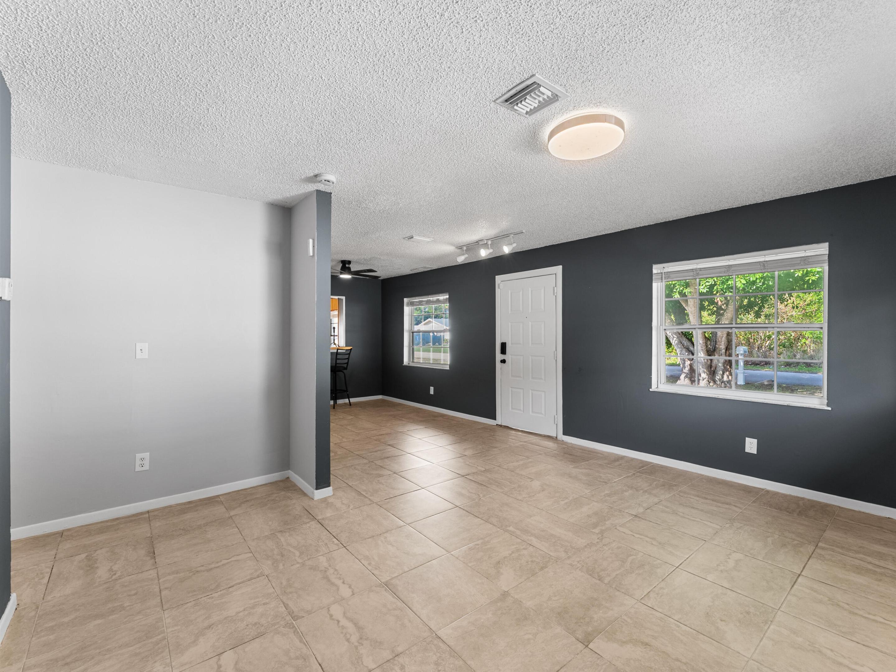 304 8th Avenue Sw Property Photo 3