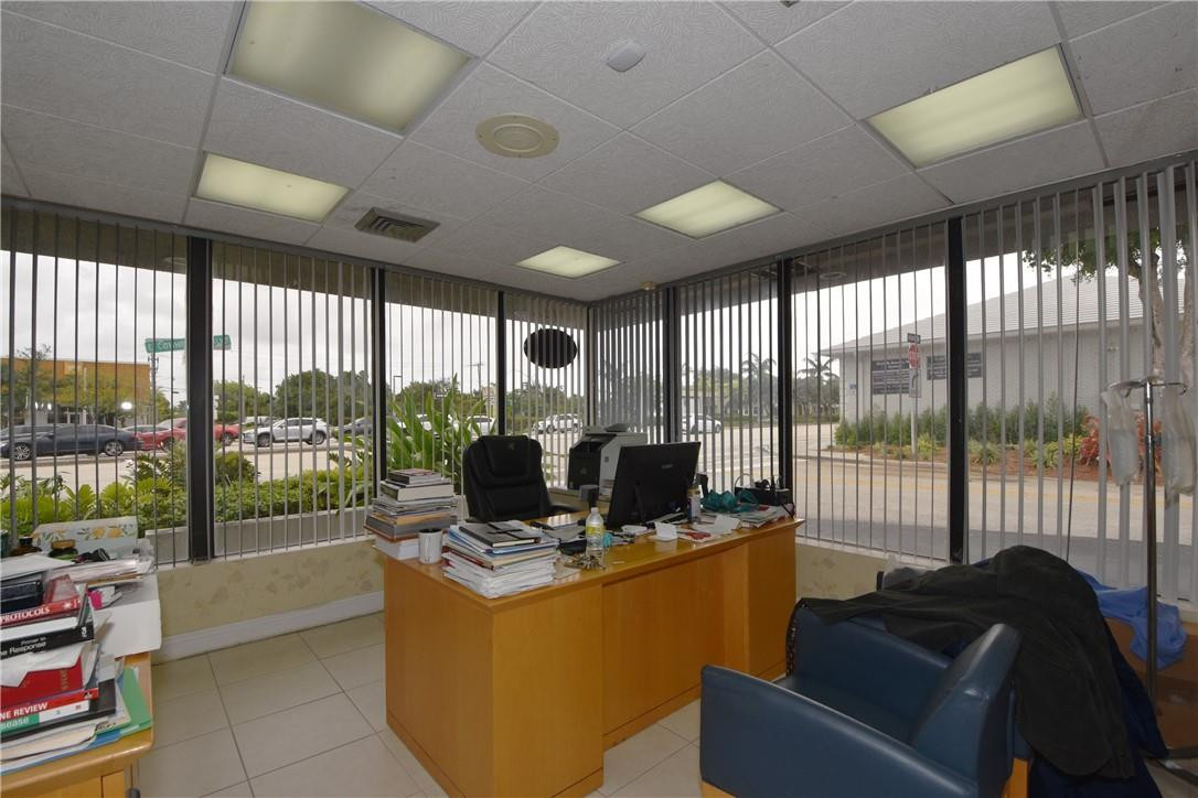 1820 E Commercial Boulevard Property Photo 9