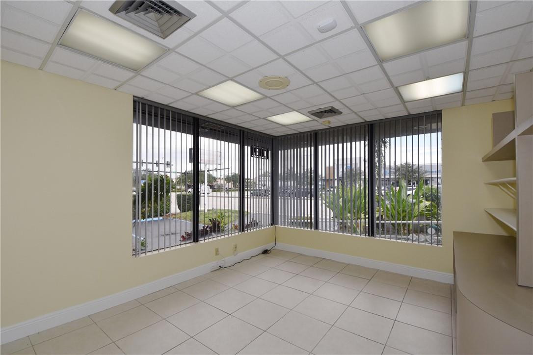 1820 E Commercial Boulevard Property Photo 11