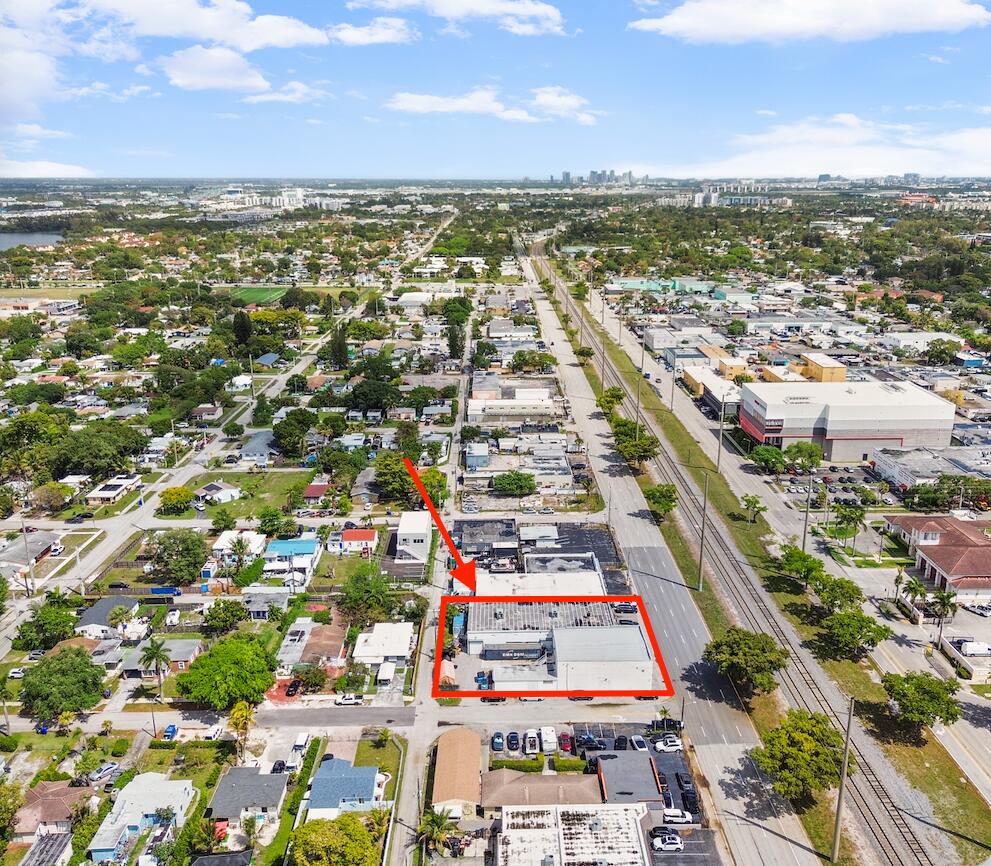 1800 N Dixie Highway Property Photo 2