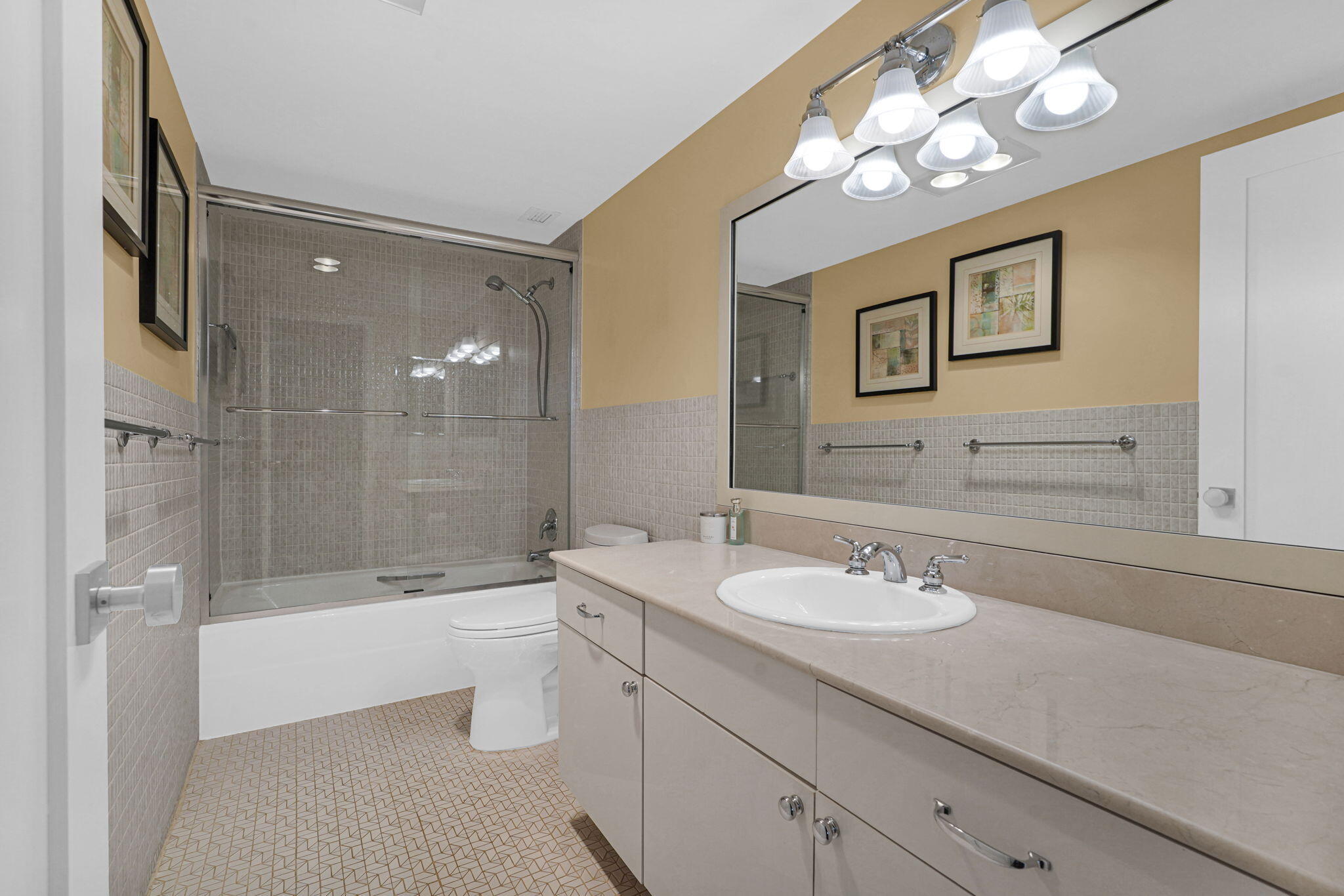 1701 S Ocean Drive 203 Property Photo 10