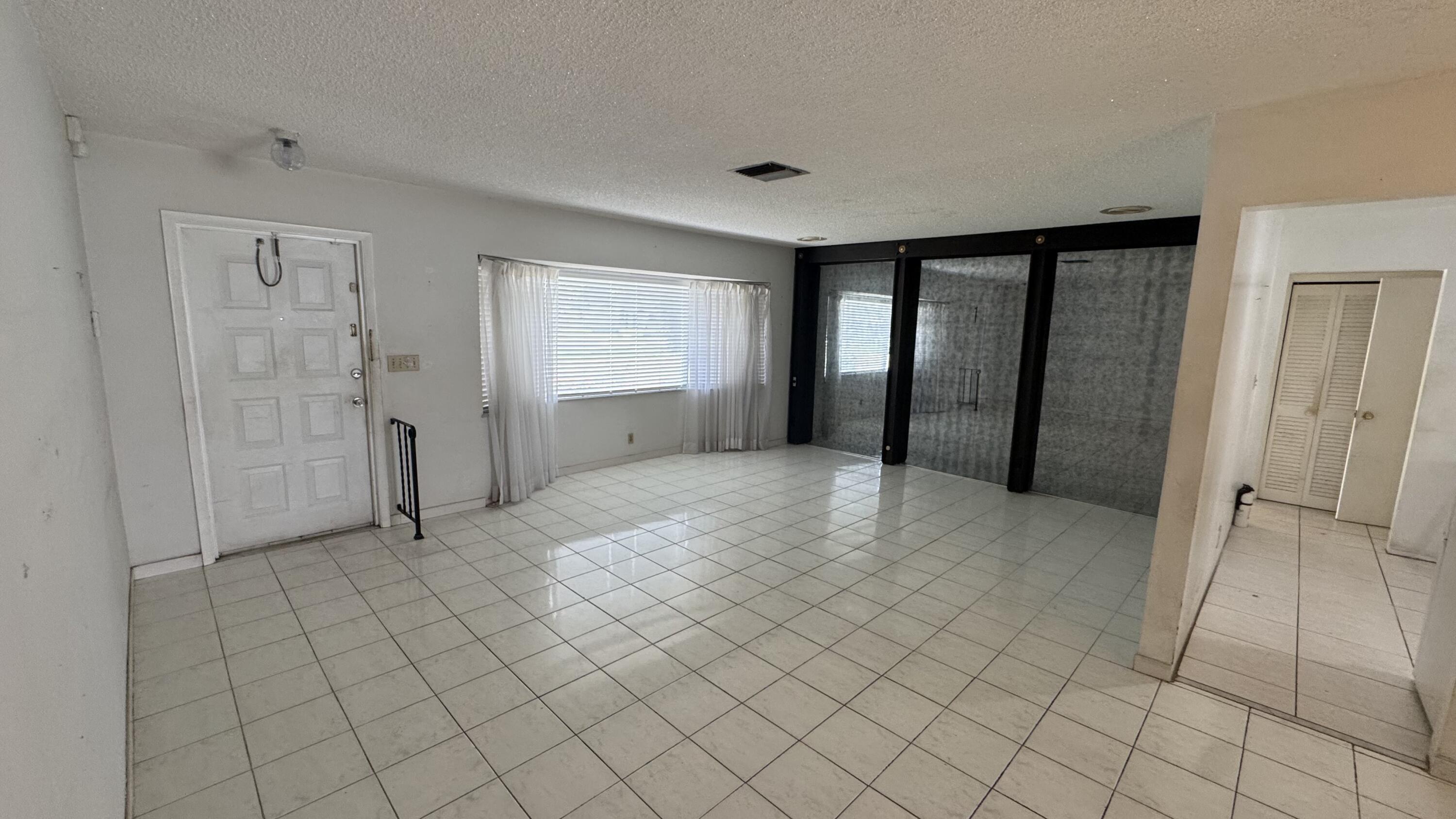 5401 W Park Road Property Photo 8
