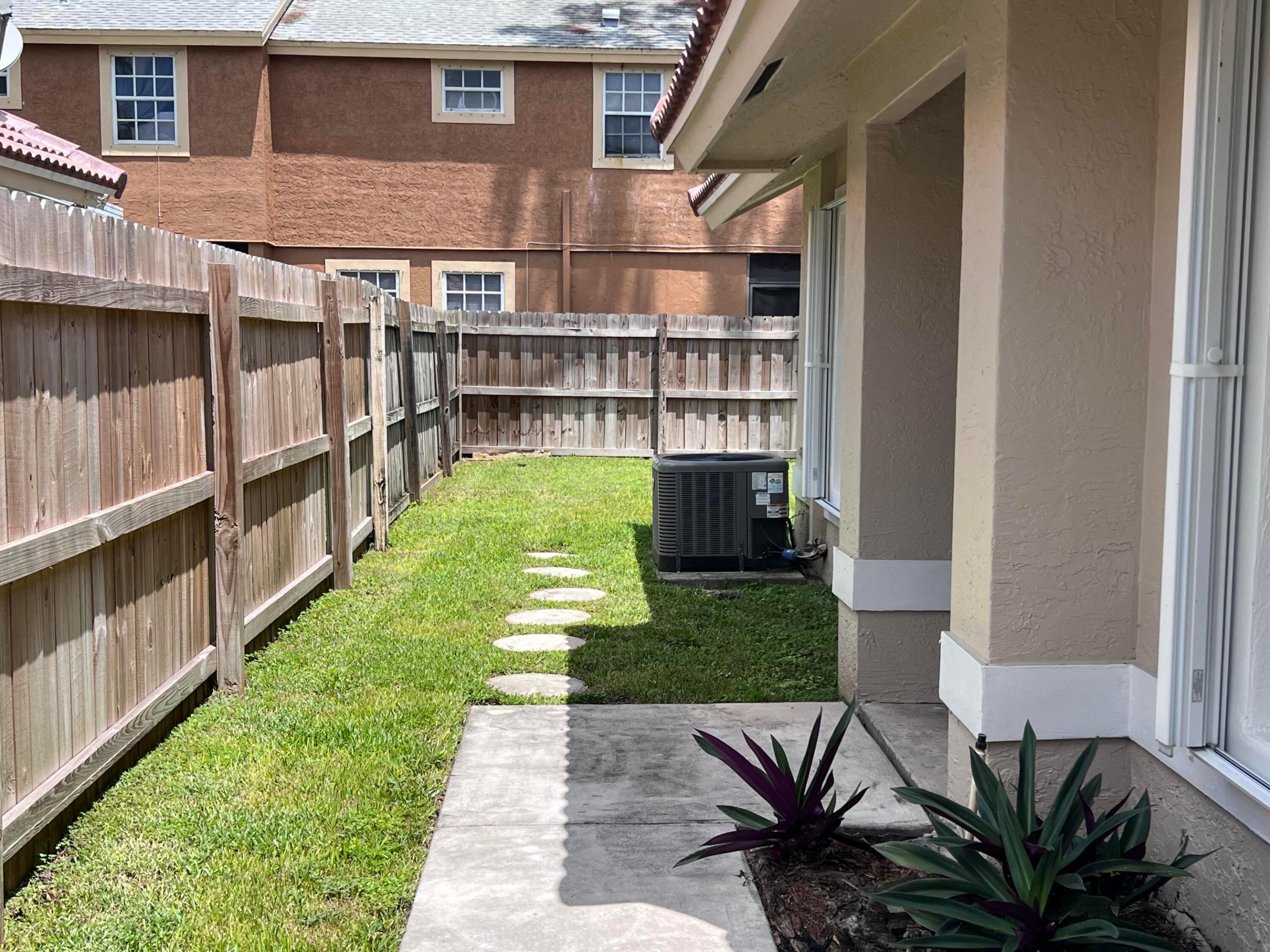 1598 Hawthorne Place Property Photo 3