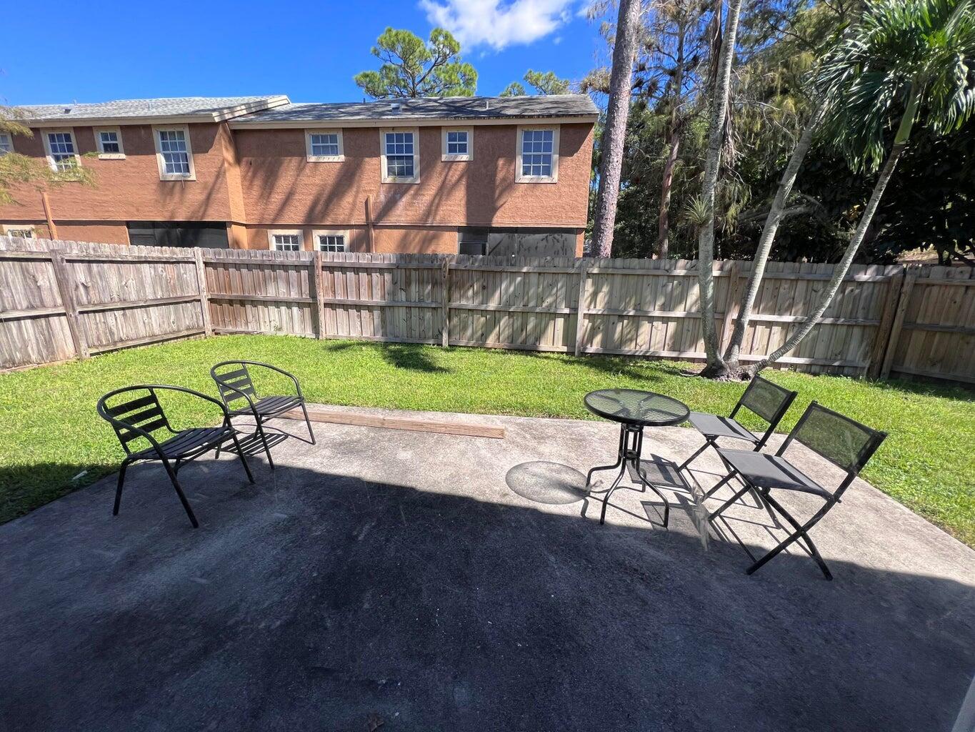 1598 Hawthorne Place Property Photo 4