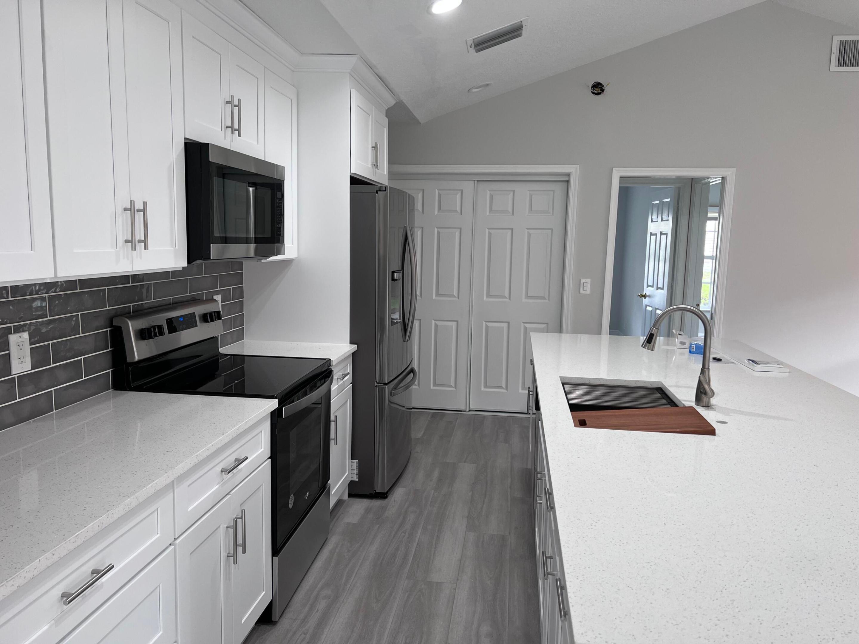 1598 Hawthorne Place Property Photo 6