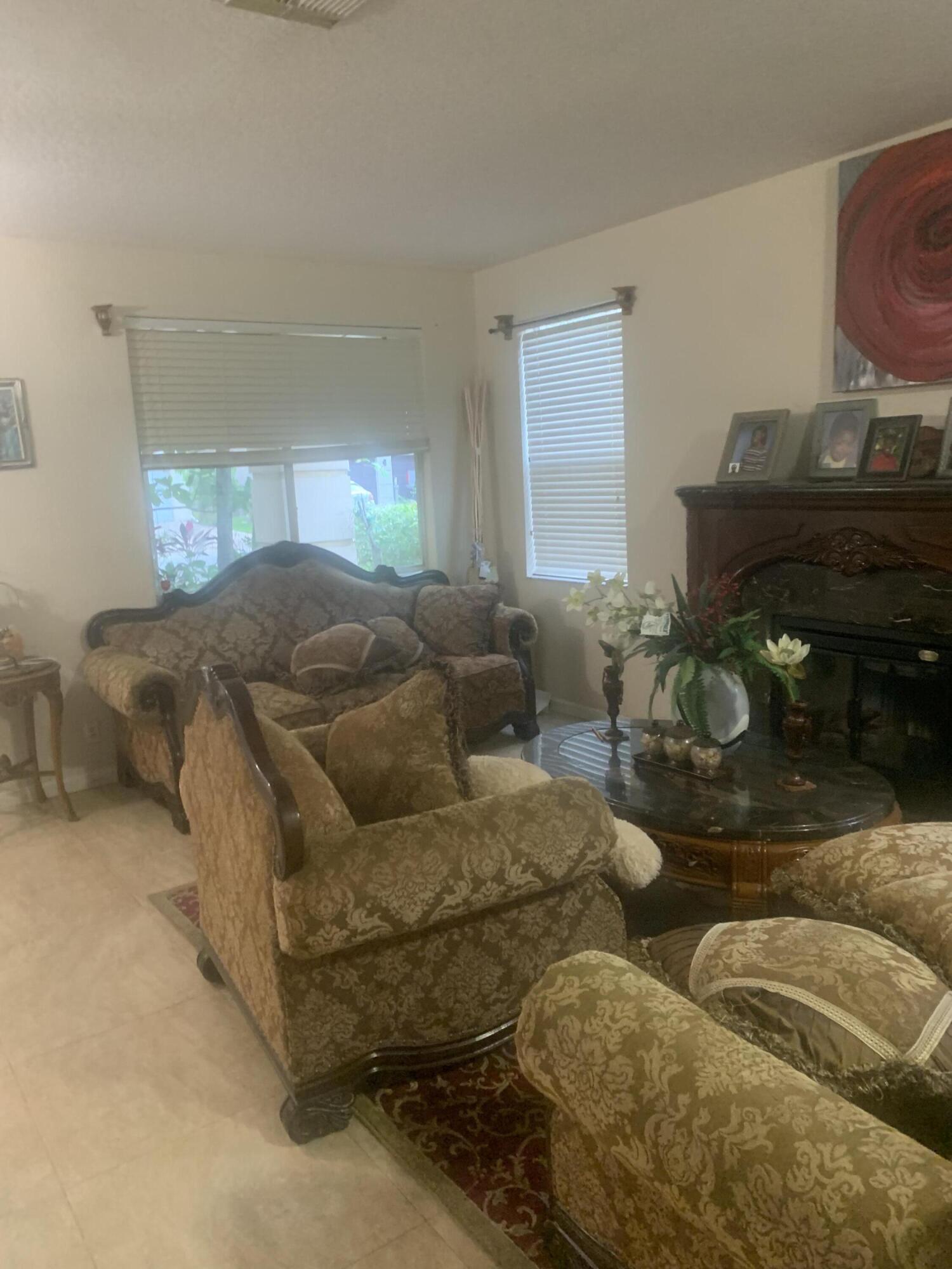 433 Gazetta Way Property Photo 4