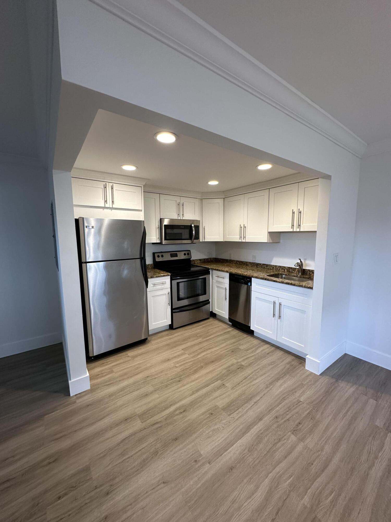 50 Monaco B Property Photo 2