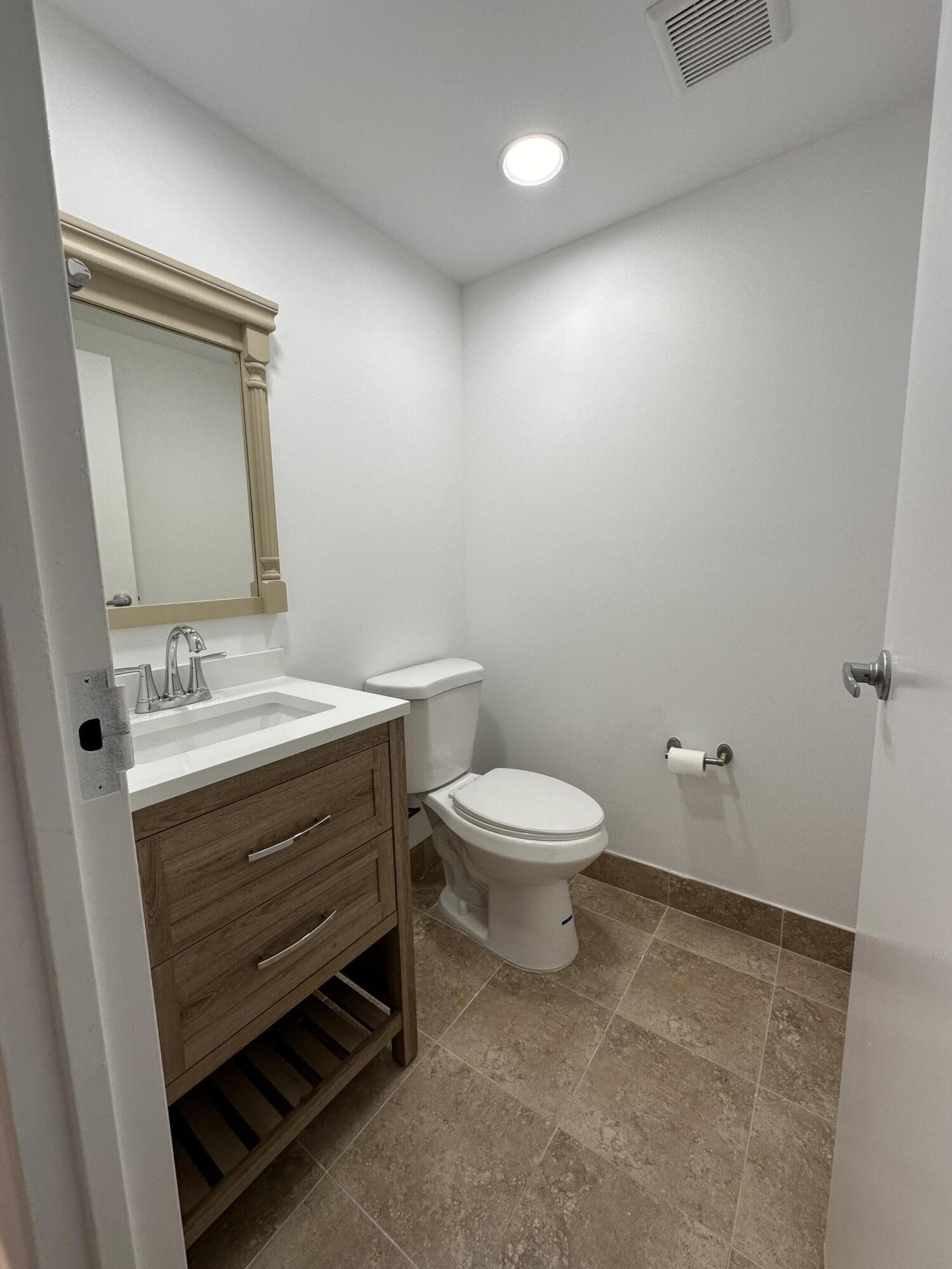 50 Monaco B Property Photo 5