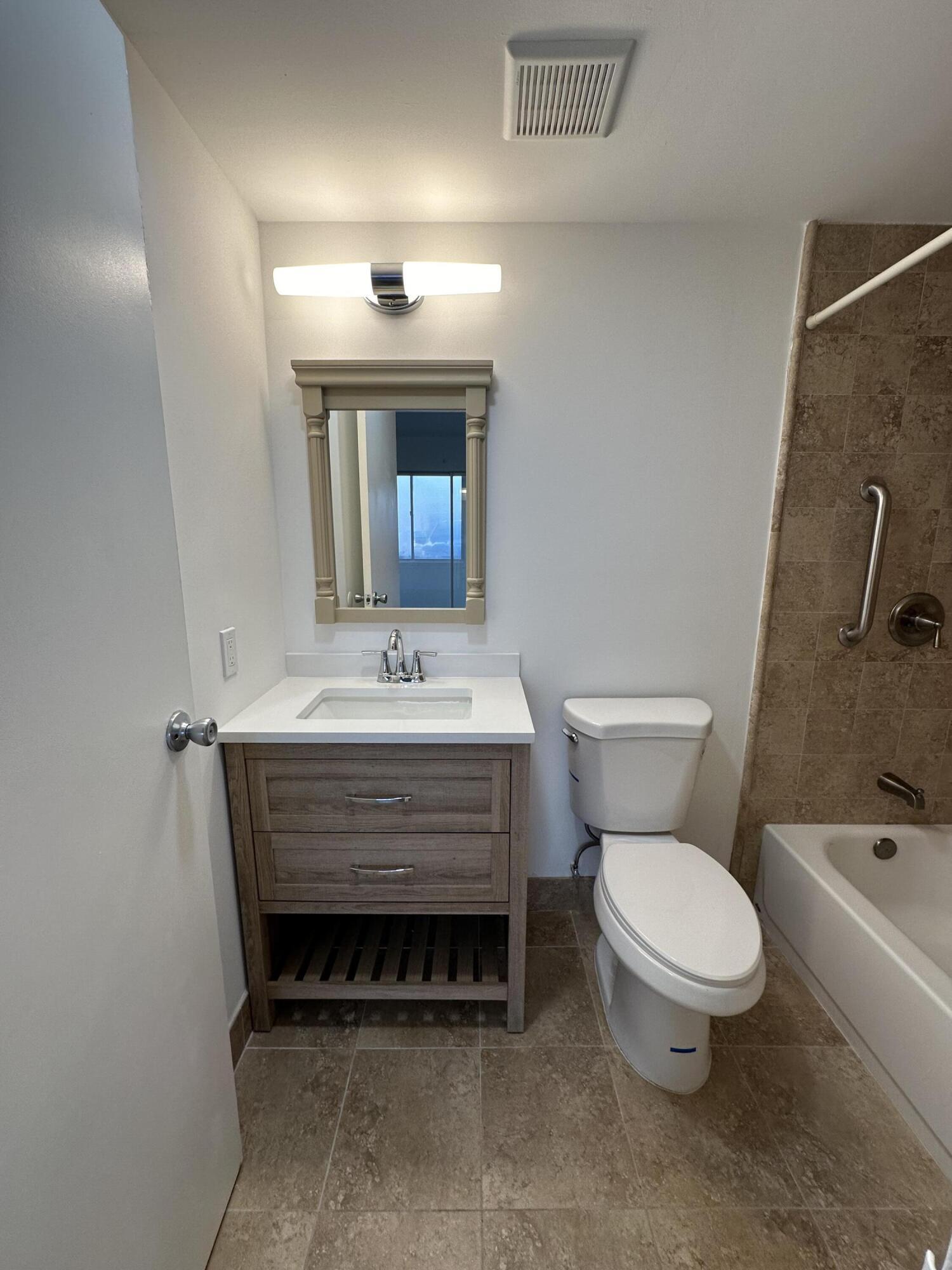 50 Monaco B Property Photo 6