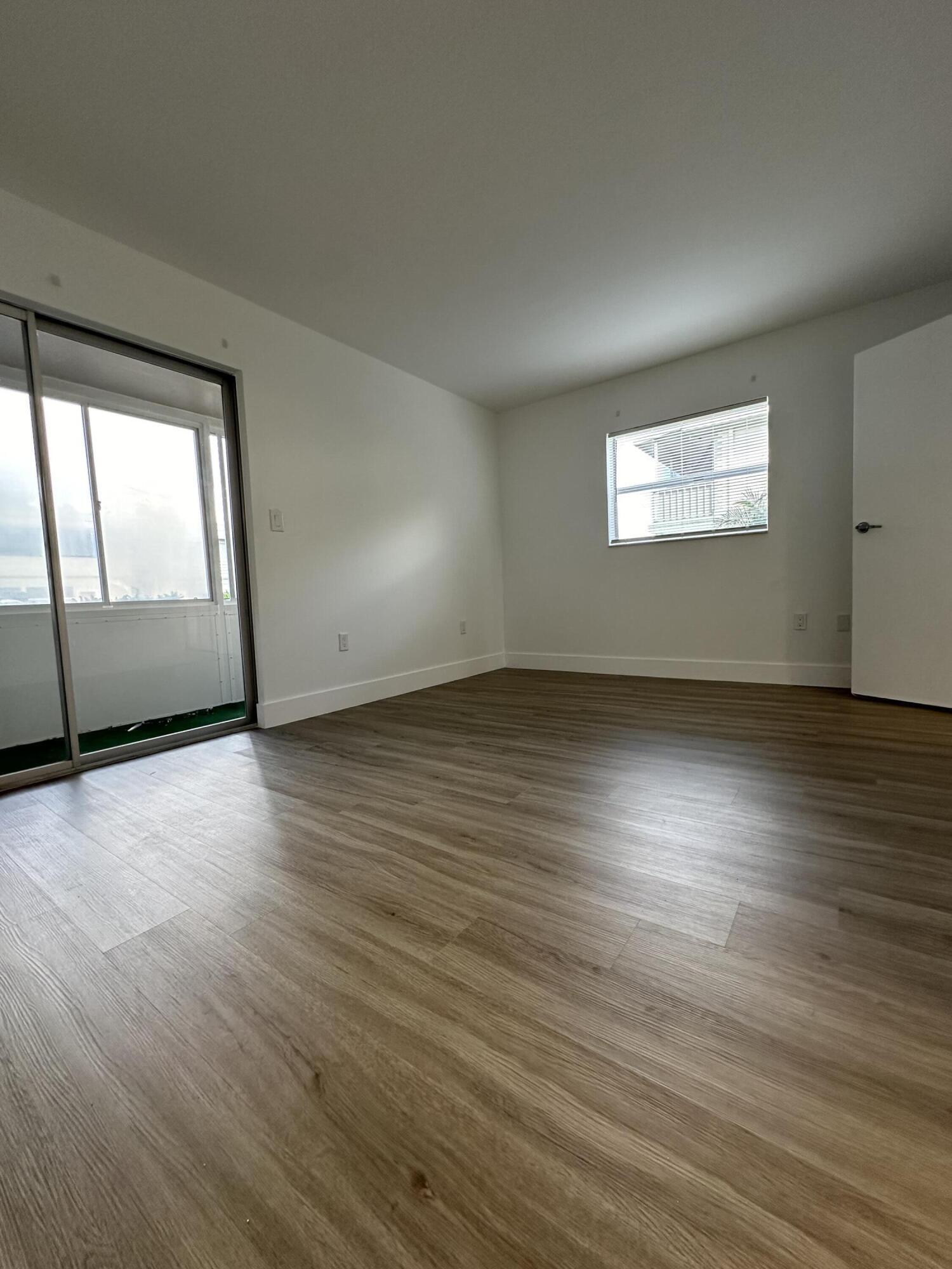50 Monaco B Property Photo 8