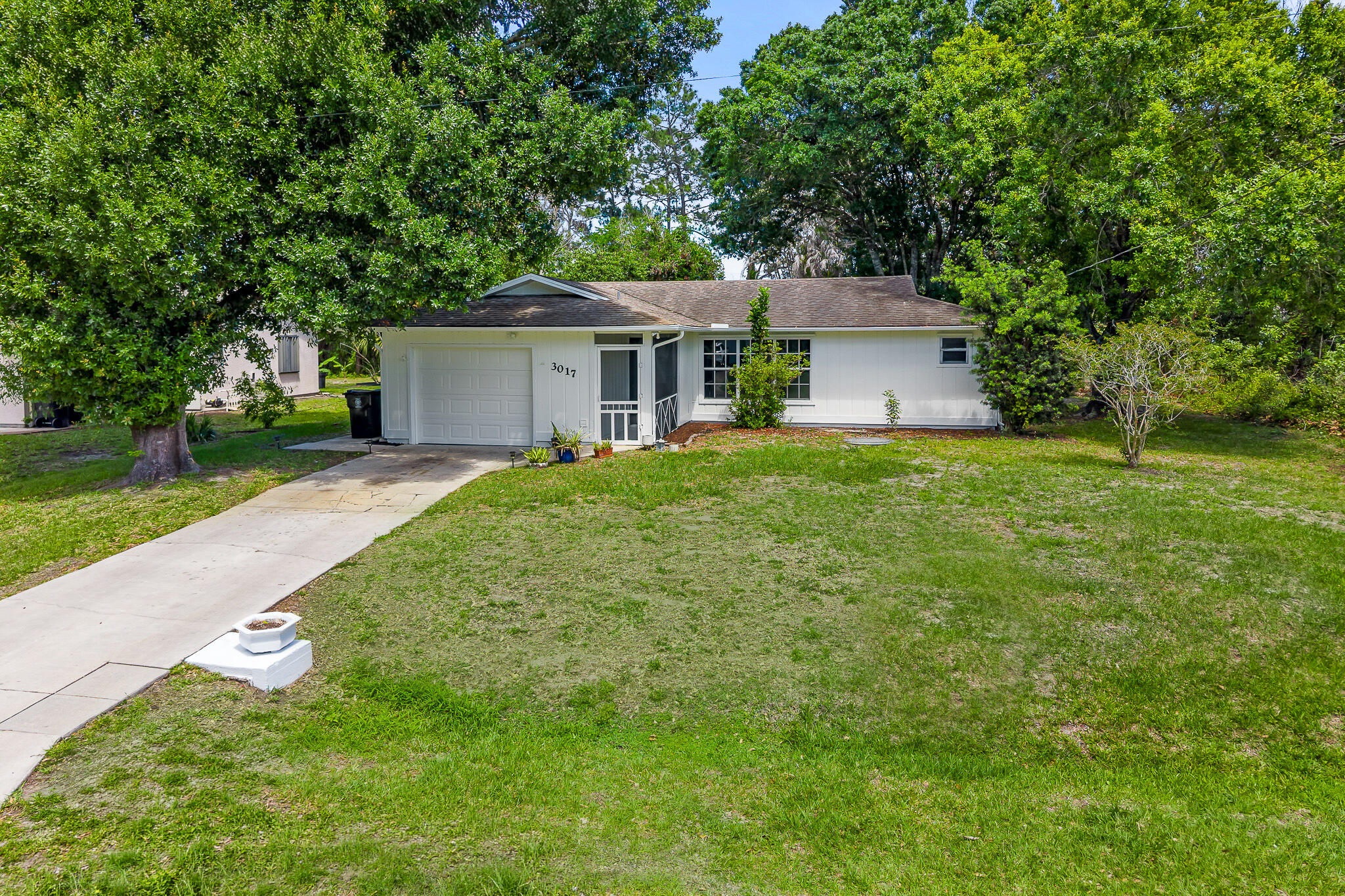 3017 SW Collings Drive Property Photo 1