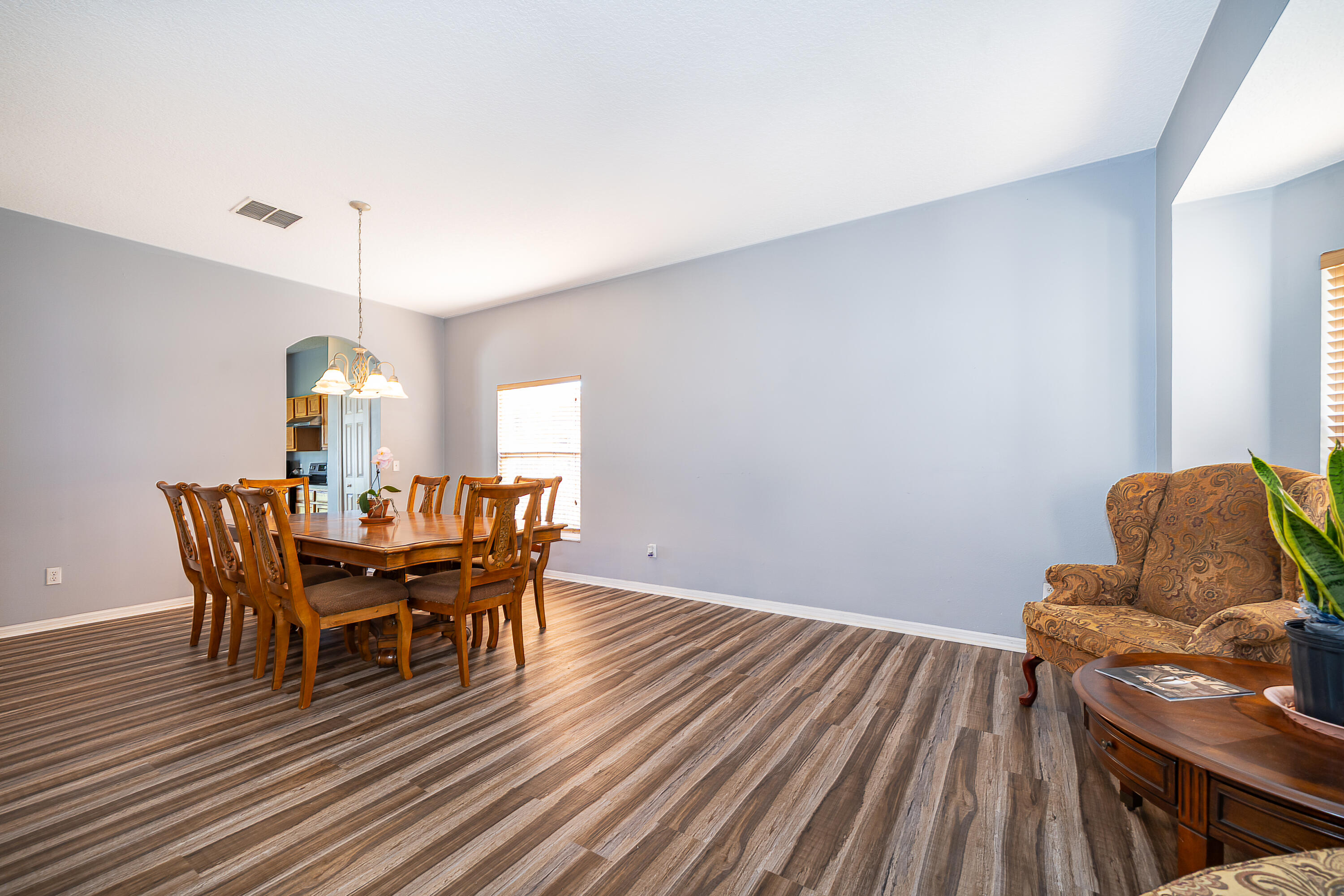 2591 Dover Glen Circle Property Photo 5