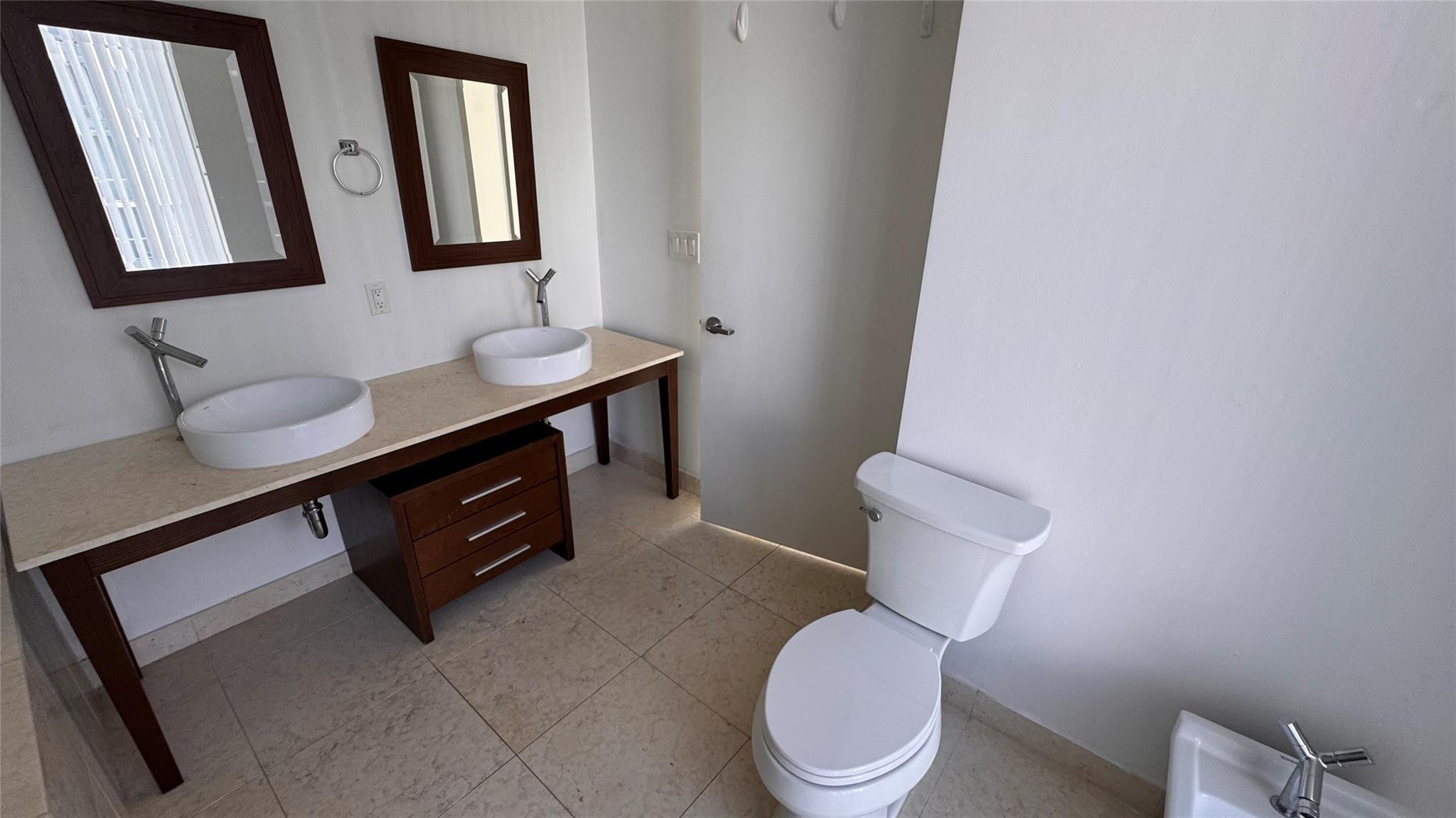 475 Brickell Avenue 4913 Property Photo 3