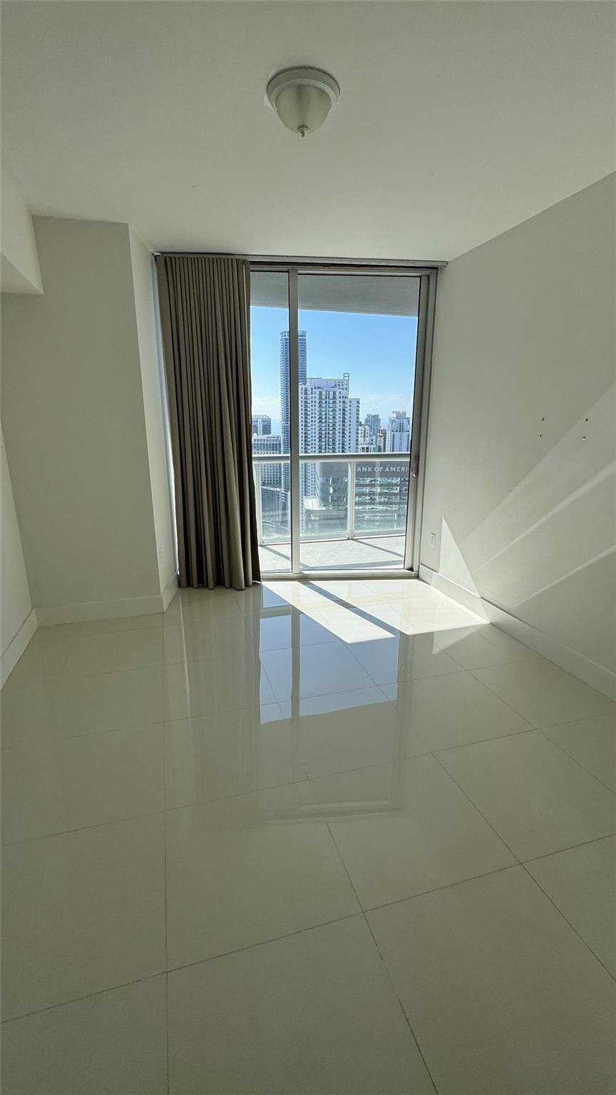 475 Brickell Avenue 4913 Property Photo 6