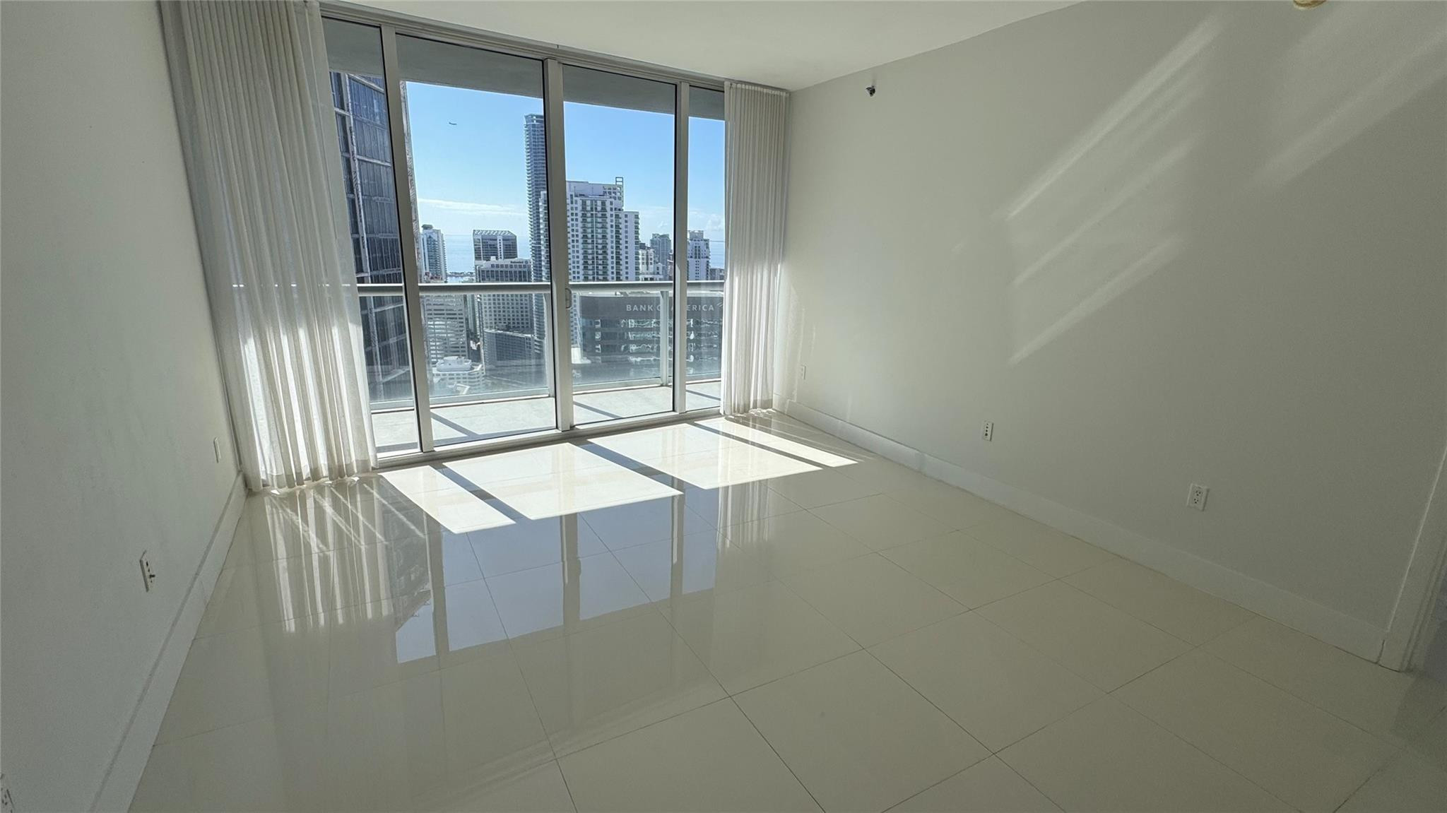 475 Brickell Avenue 4913 Property Photo 9