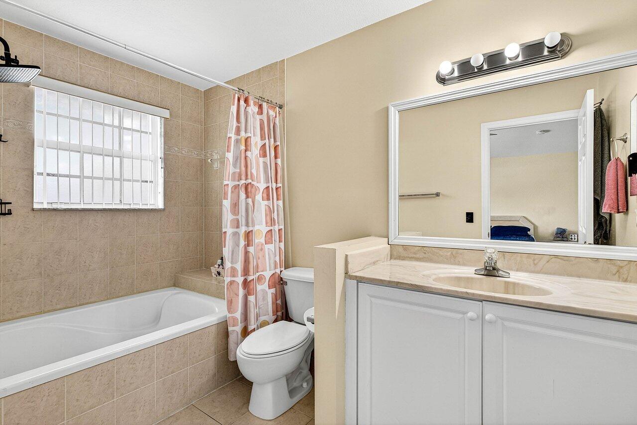 9090 Nw 40th Place Property Photo 18