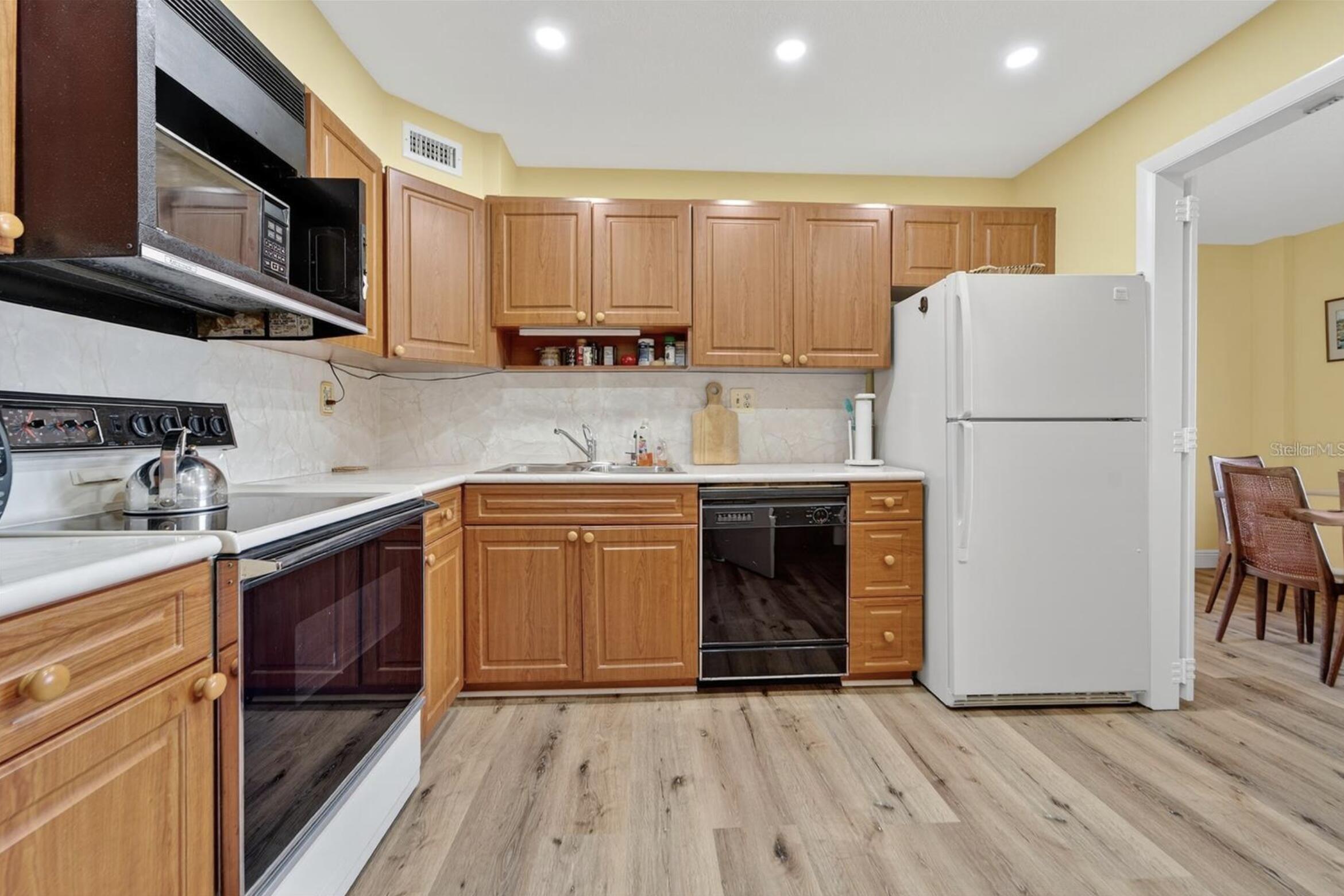 10777 W Sample Road 1212 Property Photo 11