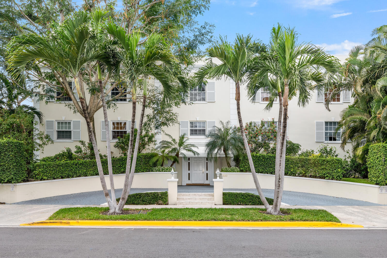 350 Cocoanut Row 3a Property Photo 1