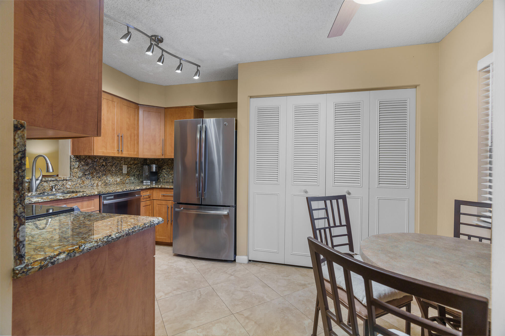 6515 Kensington Lane 201 Property Photo 7