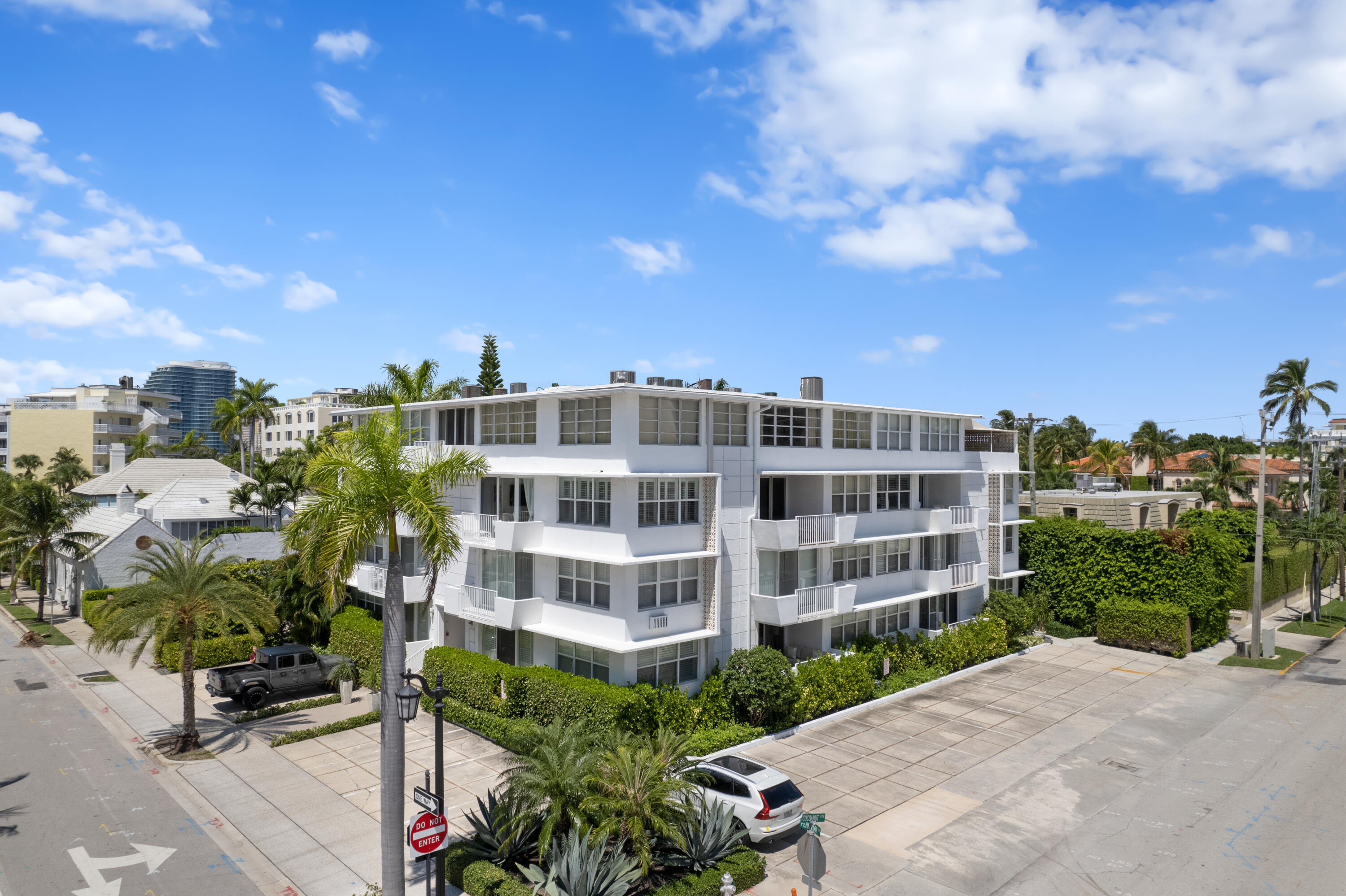 401 Peruvian Avenue 3020 Property Photo 1