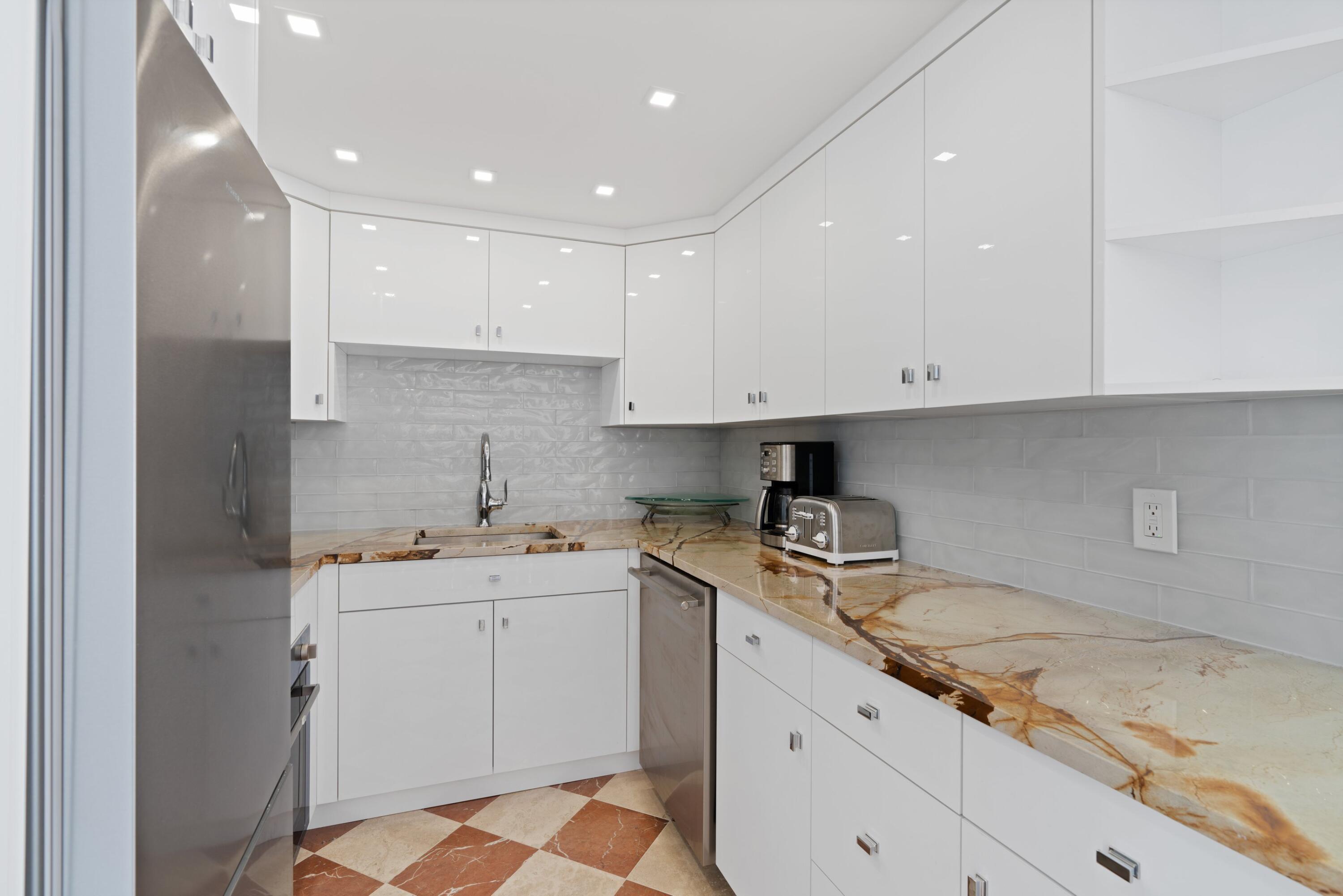 401 Peruvian Avenue 3020 Property Photo 4