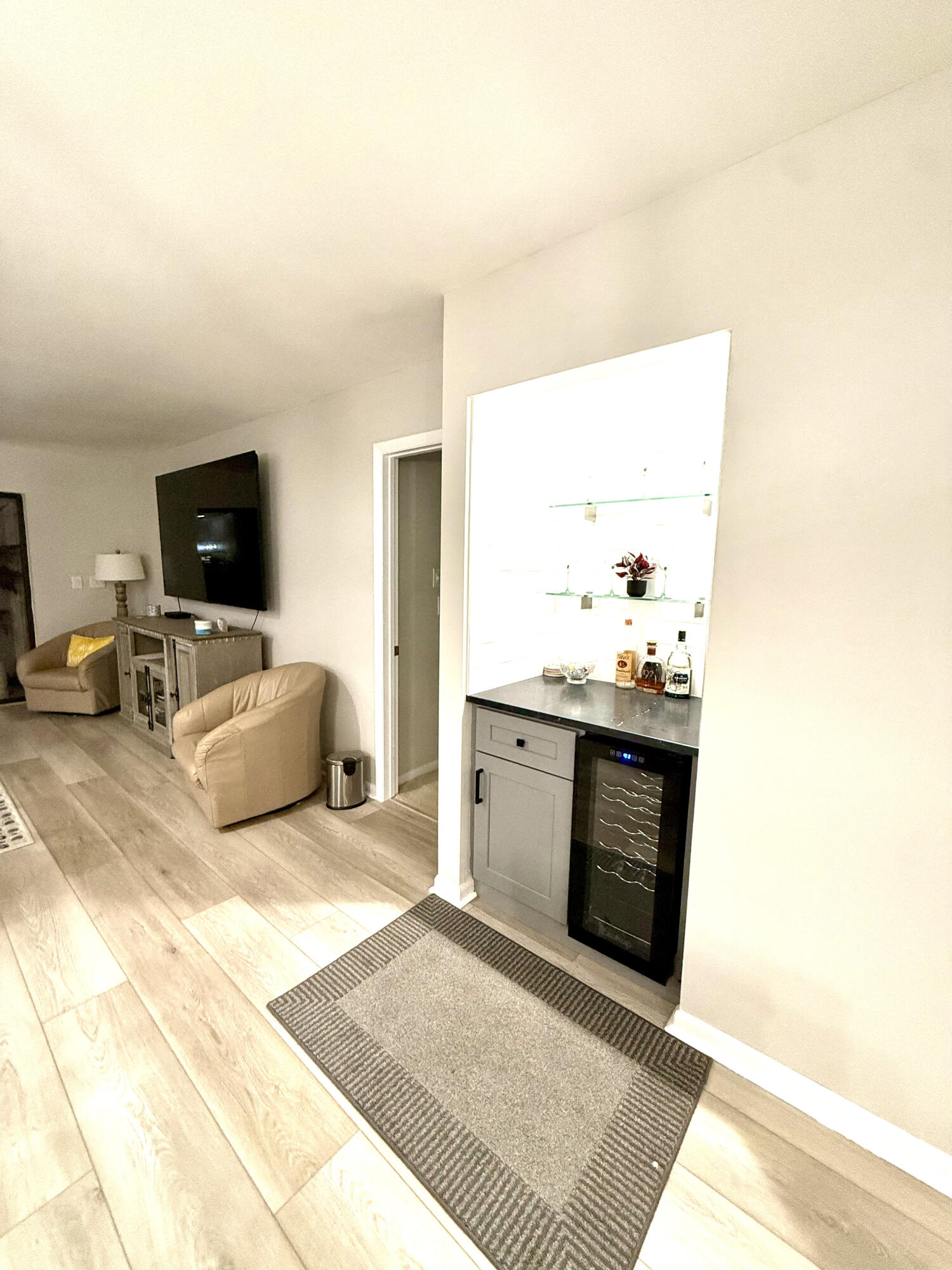 20 Westgate Lane F Property Photo 6