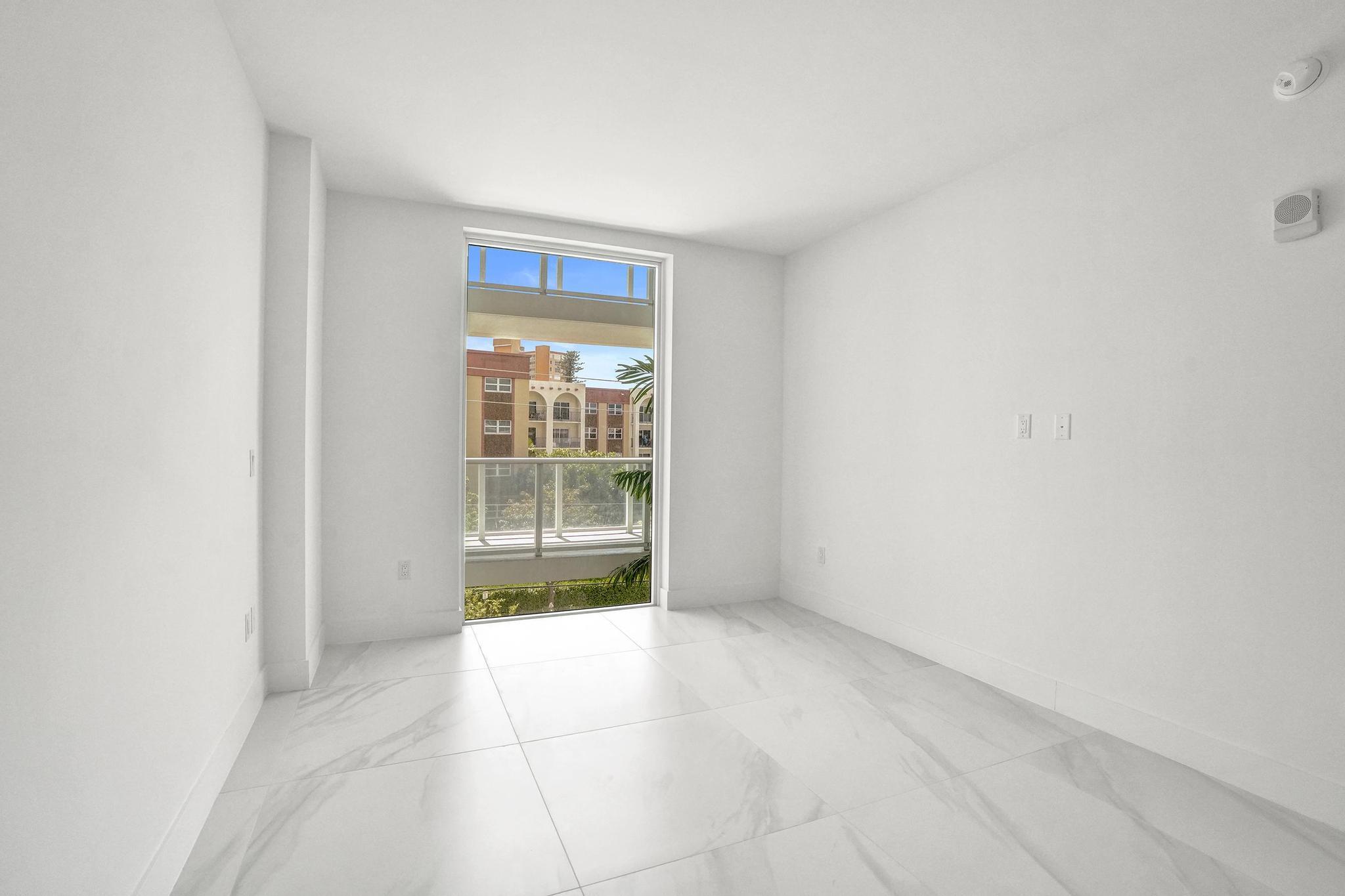 407 N Riverside Drive 303 Property Photo 16