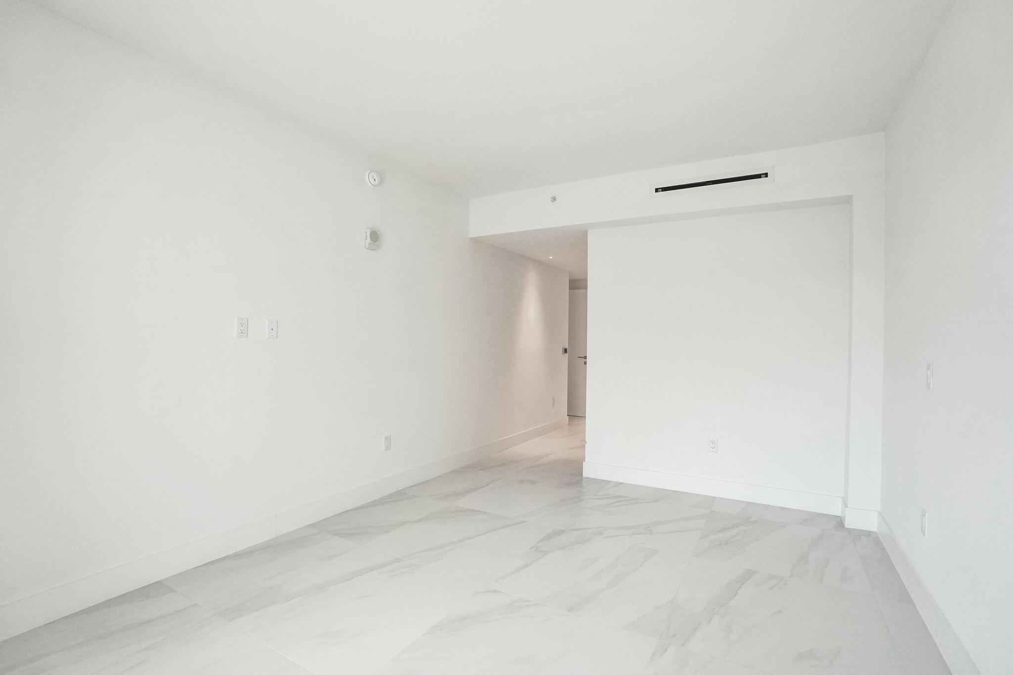 407 N Riverside Drive 303 Property Photo 17