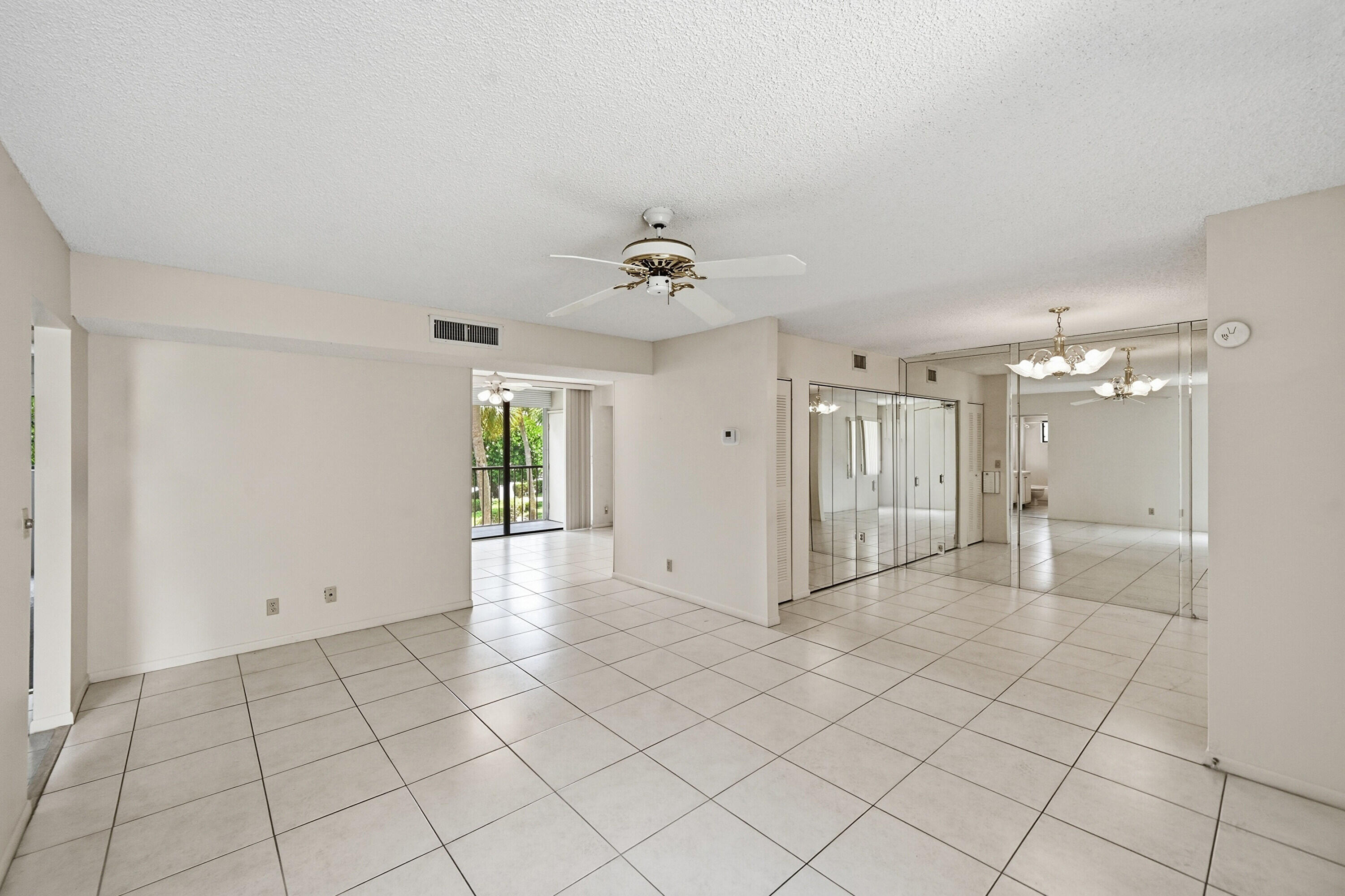5370 Las Verdes Circle 219 Property Photo 6