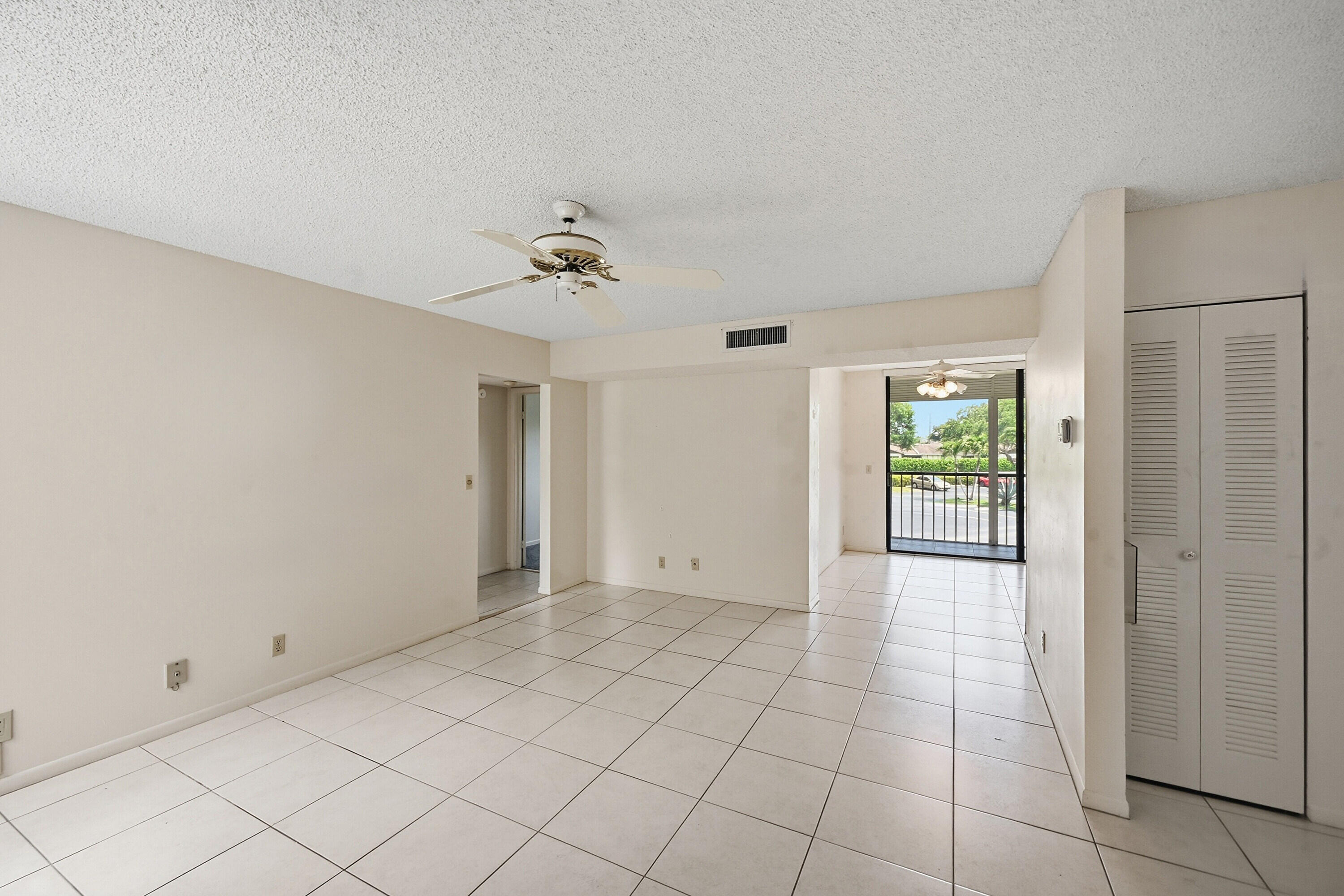 5370 Las Verdes Circle 219 Property Photo 7