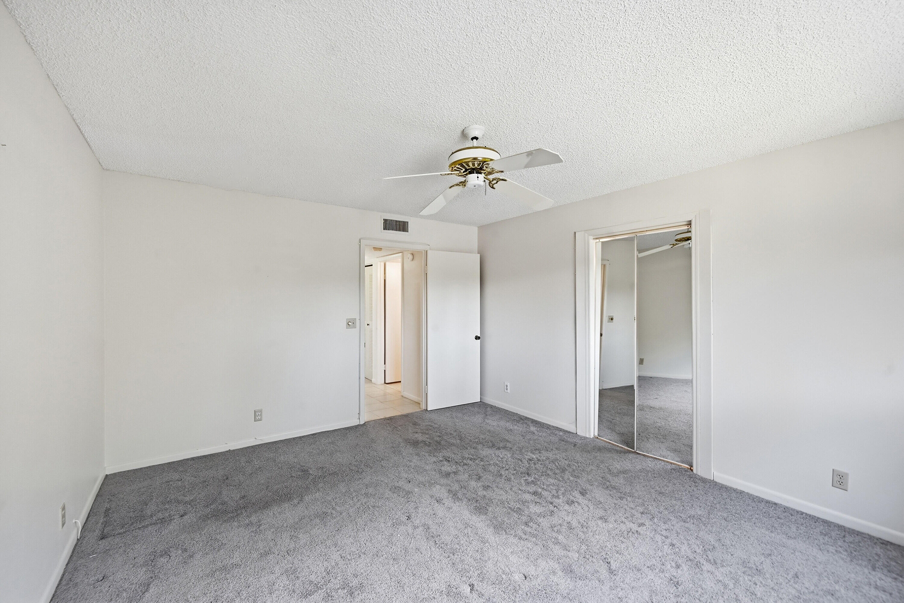 5370 Las Verdes Circle 219 Property Photo 11