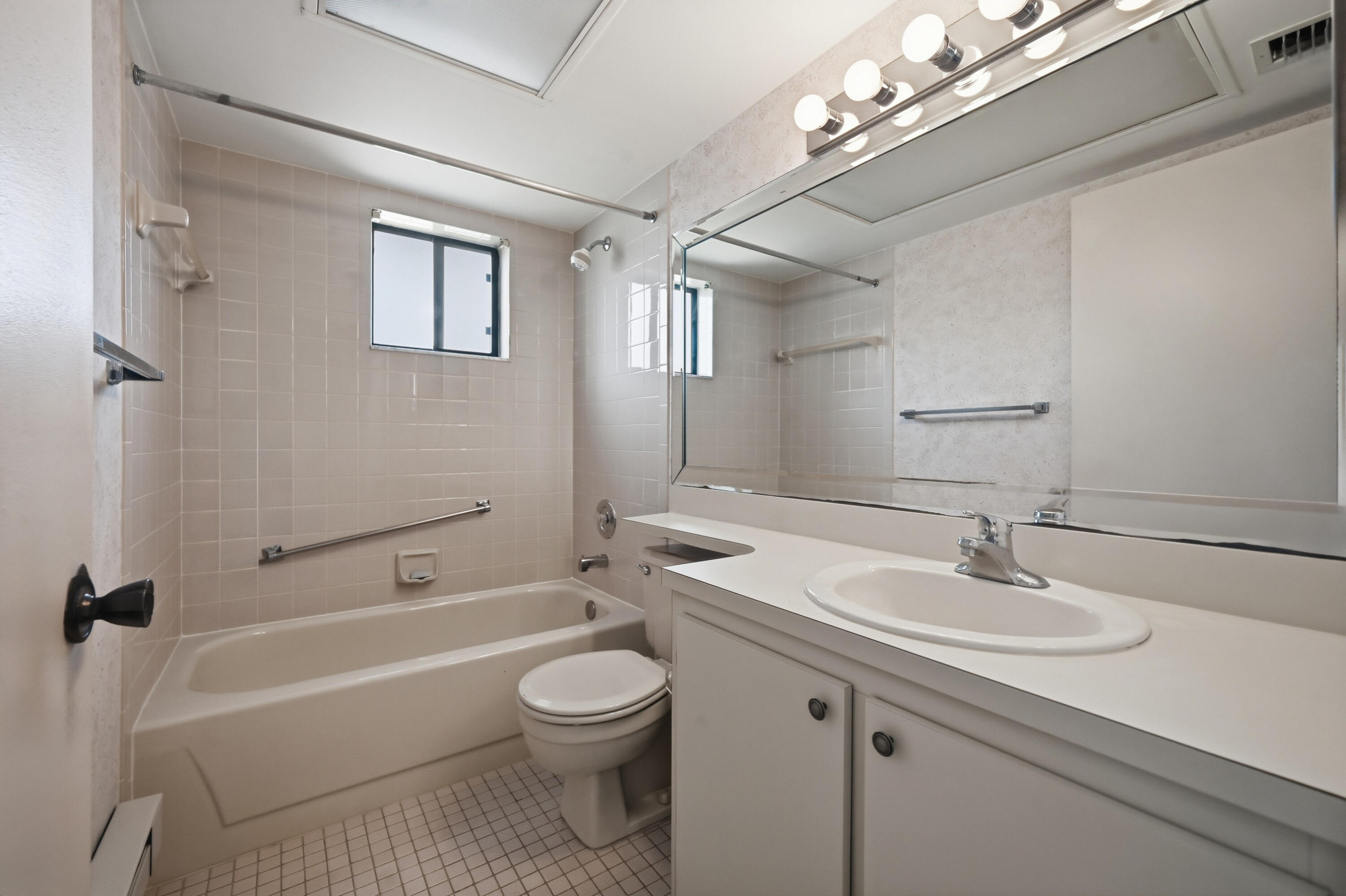5370 Las Verdes Circle 219 Property Photo 16