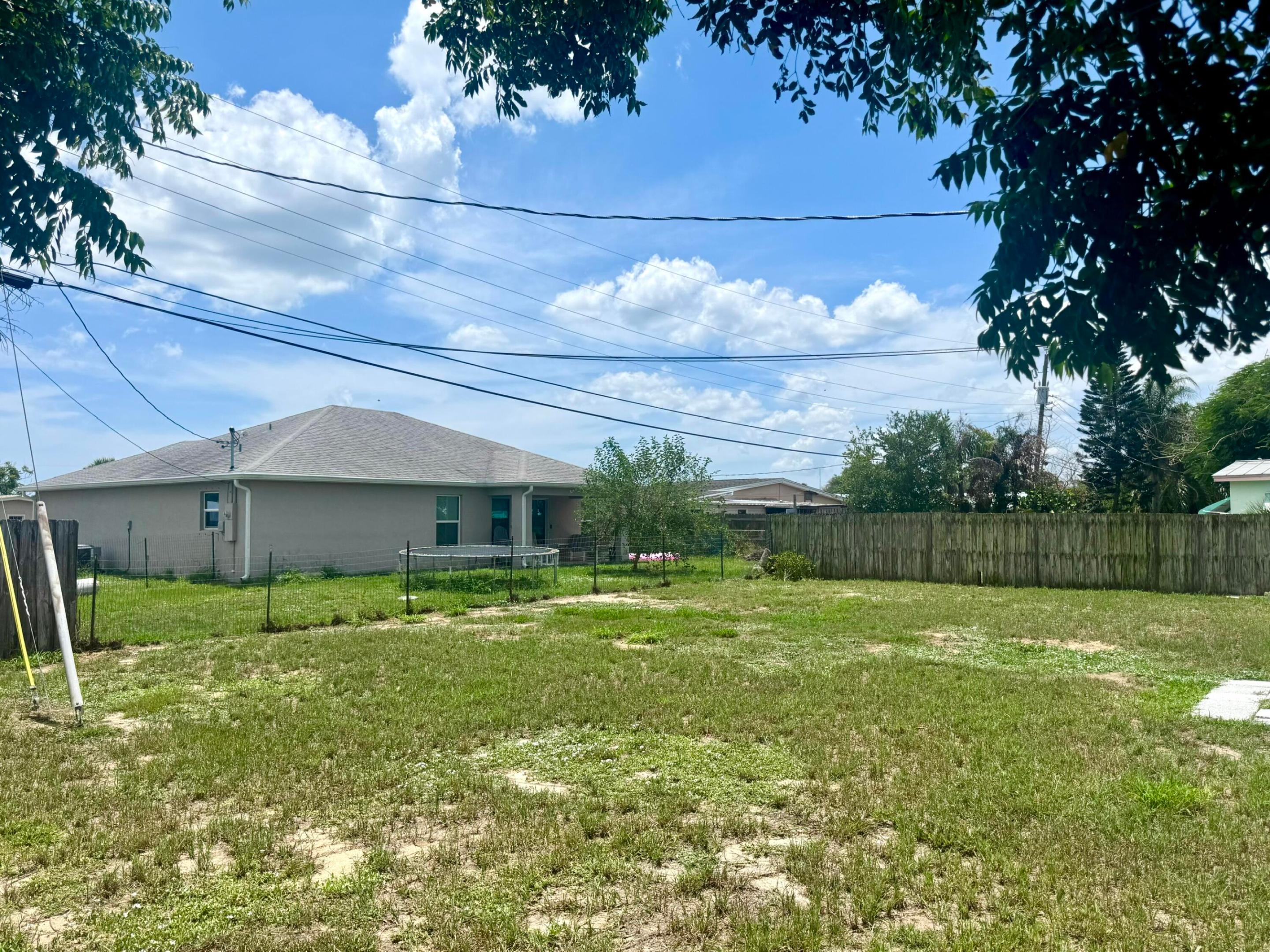 809 Gilbert Street Property Photo 3
