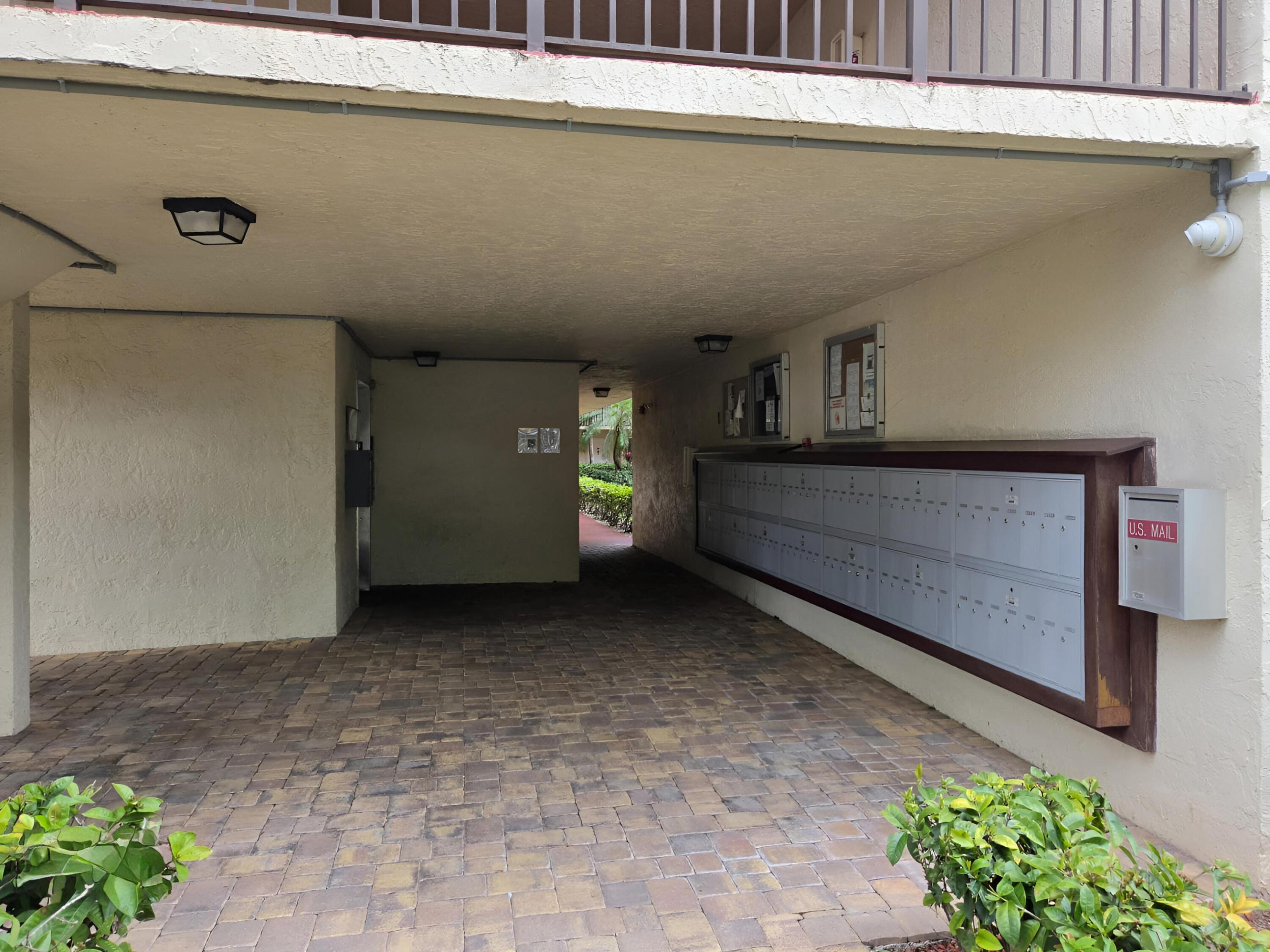 3253 Riverside Drive D-301 Property Photo 13