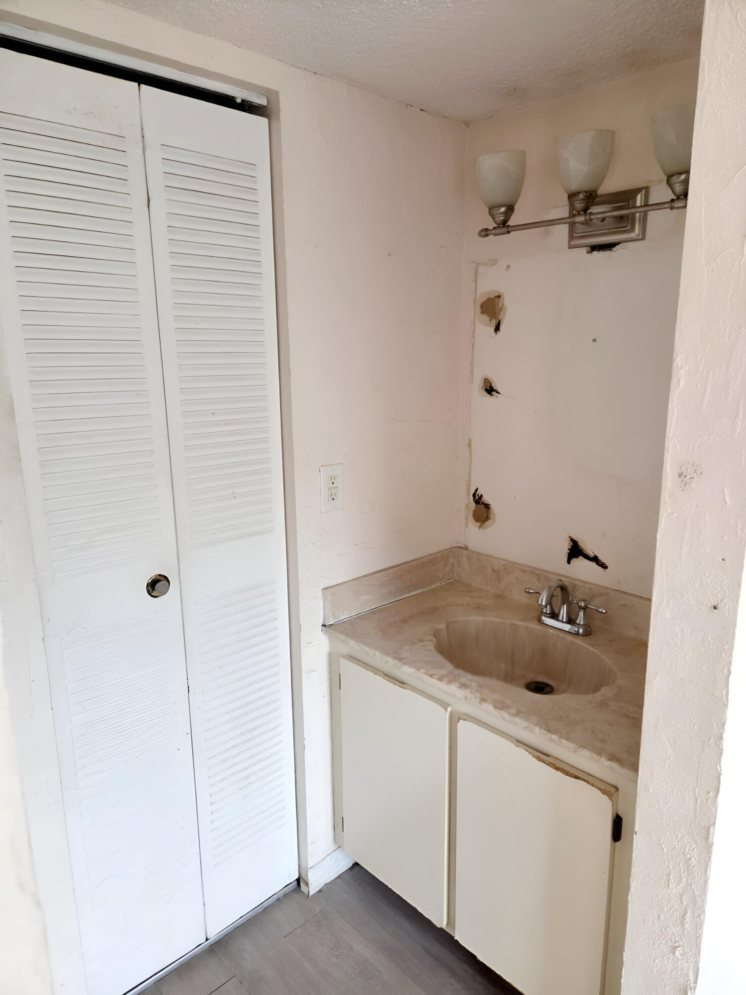 3253 Riverside Drive D-301 Property Photo 17