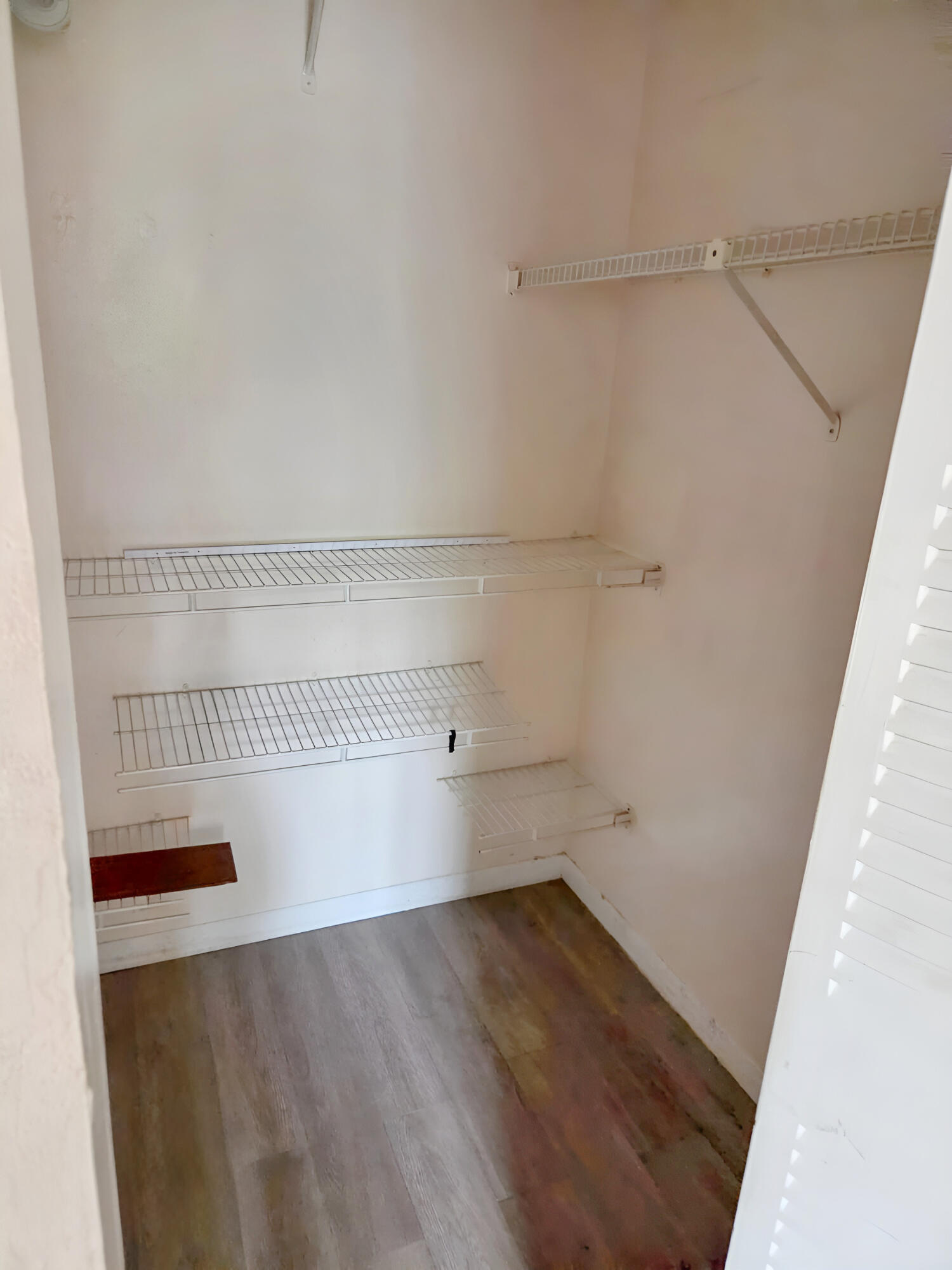 3253 Riverside Drive D-301 Property Photo 18