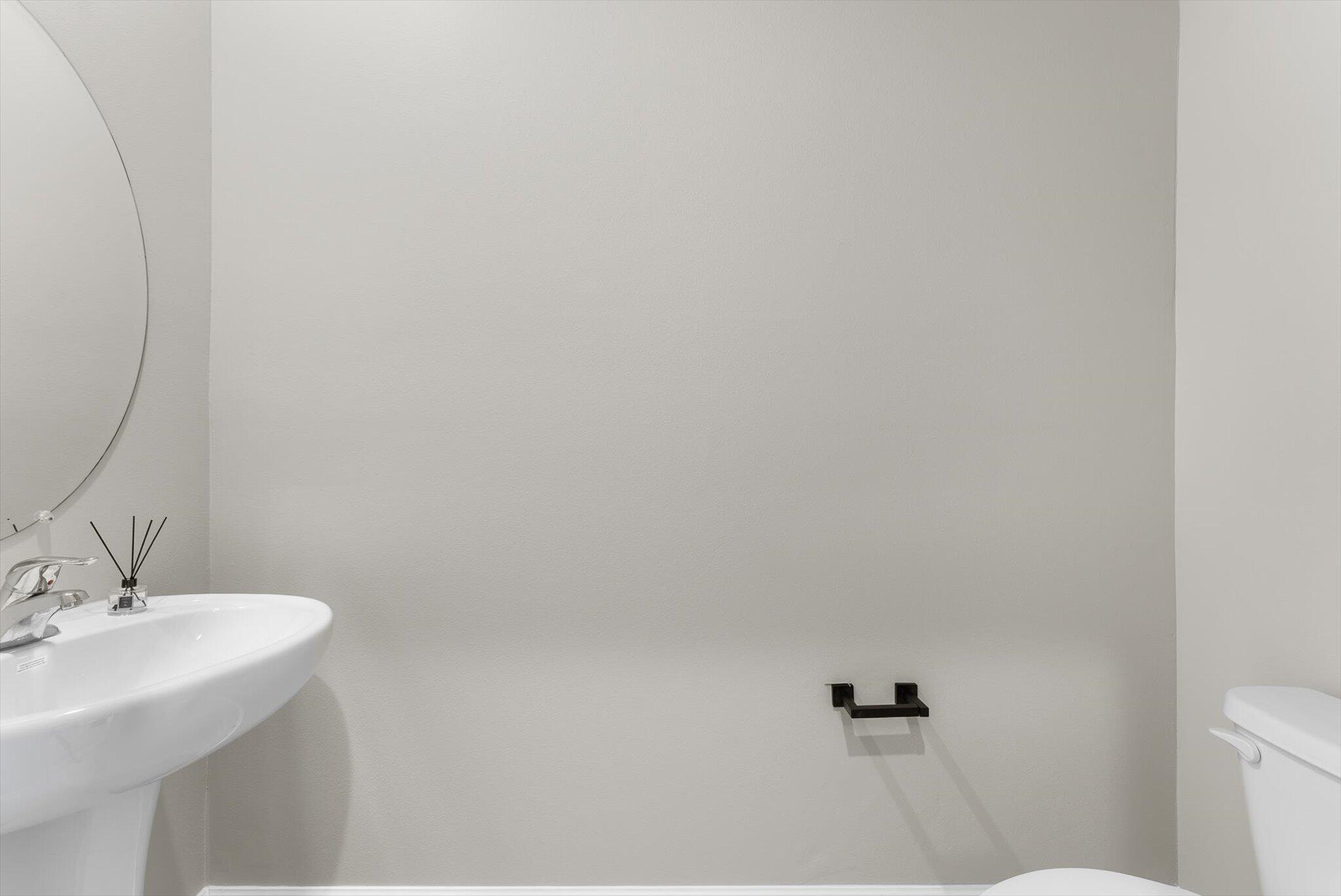 5661 Mentmore Drive Property Photo 10