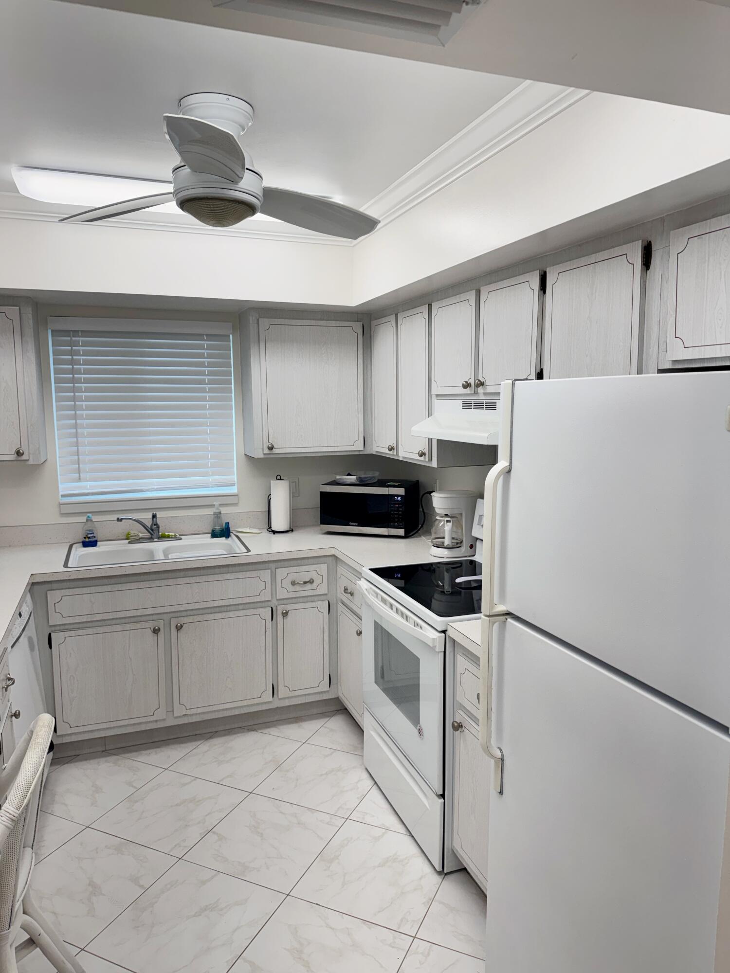 2950 Se Ocean Boulevard 8-6 Property Photo 4
