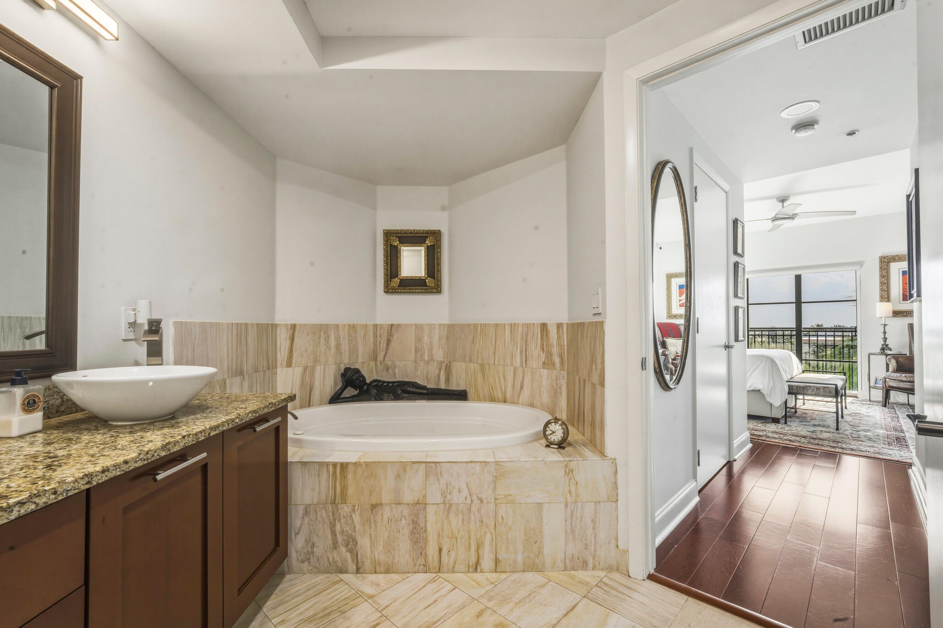 2509 N Ocean Boulevard 676 Property Photo 25