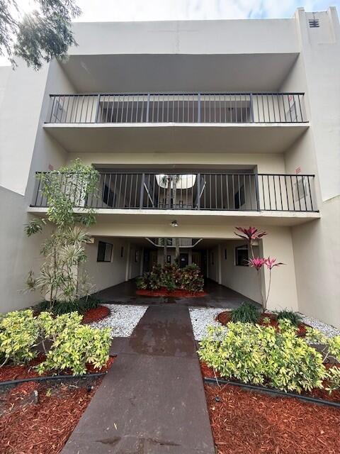 5220 Las Verdes Circle 108 Property Photo 3
